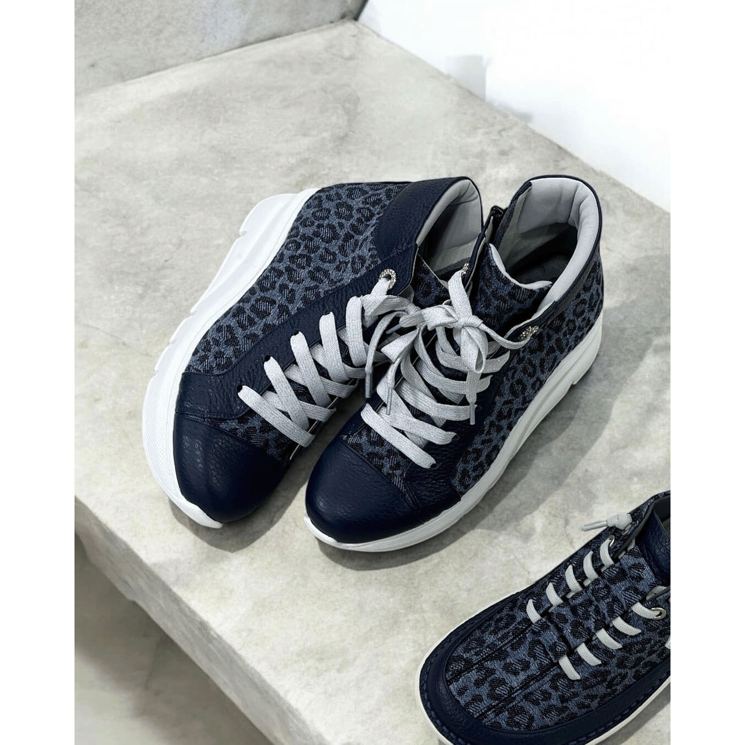 Monet ハイカットスニーカー デニムレオパード - 画像1