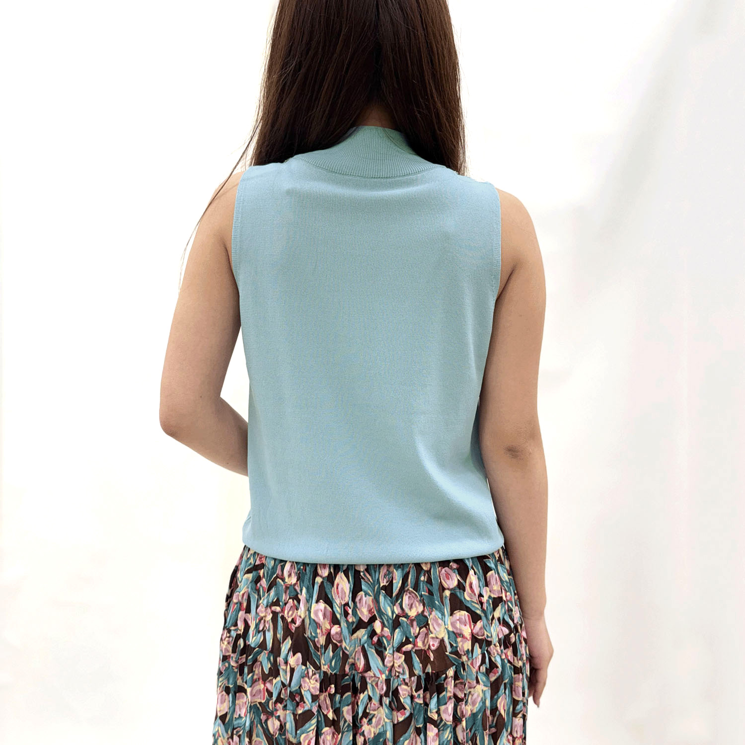 【Insta Live】ビジュー付きハイネックノースリーブニット - 画像3