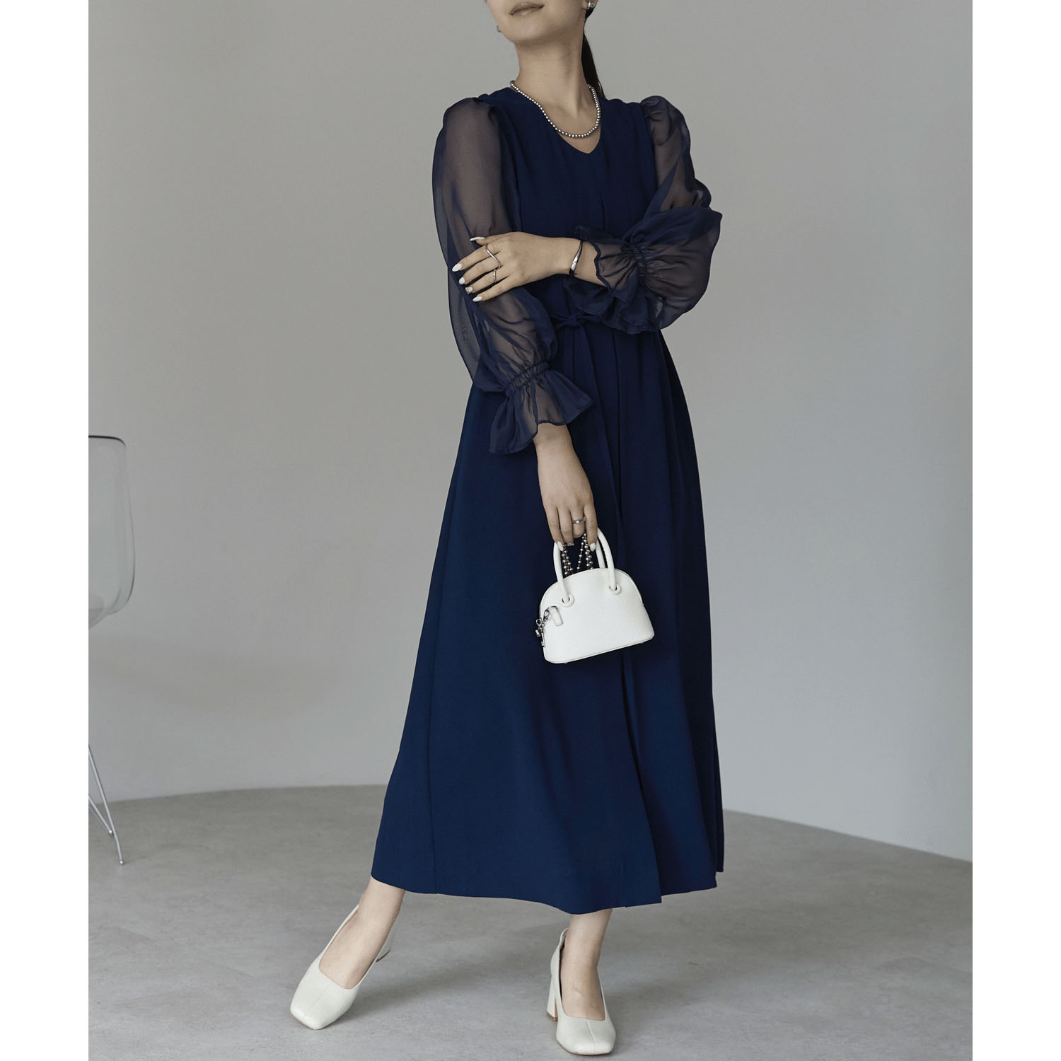 【お取り寄せ】PREFERIRボリュームシアースリーブAラインVネックドレス - 画像1