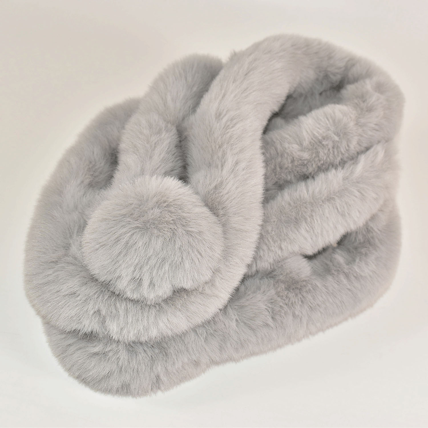 ポンポン付きエコファーマフラー