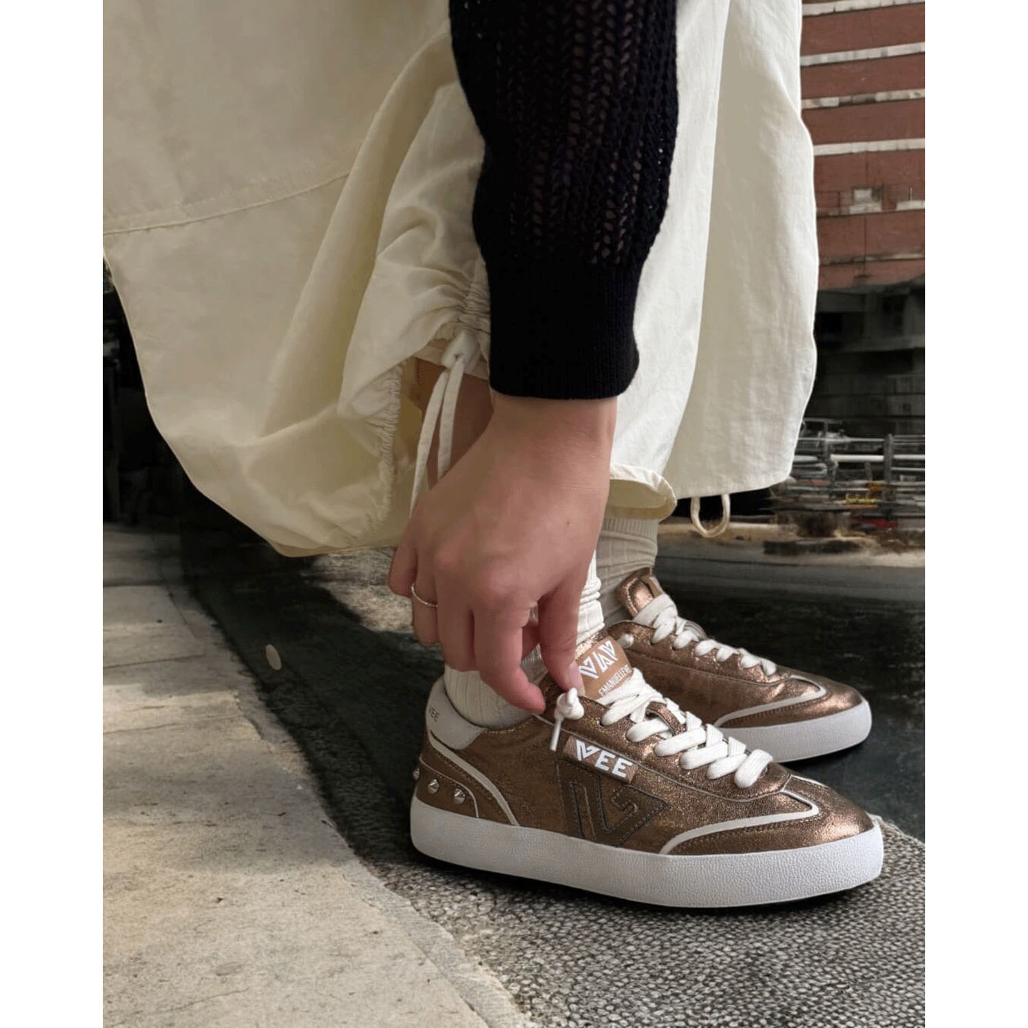 【イタリア発スニーカーブランド】EMANUELLE VEE メタリックロースニーカー 50032