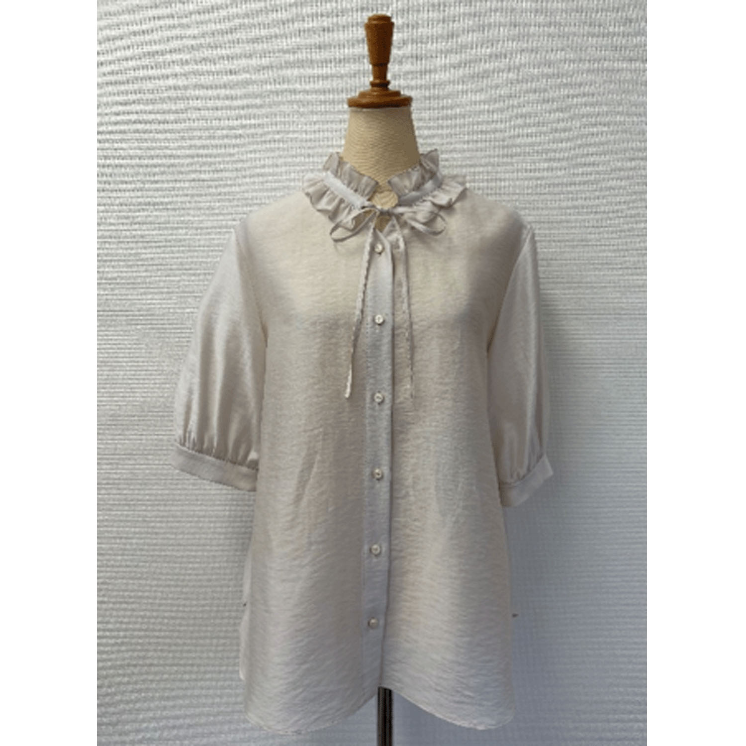 Doubleface Tokyo フリルネック前リボン半袖ブラウス - 画像3