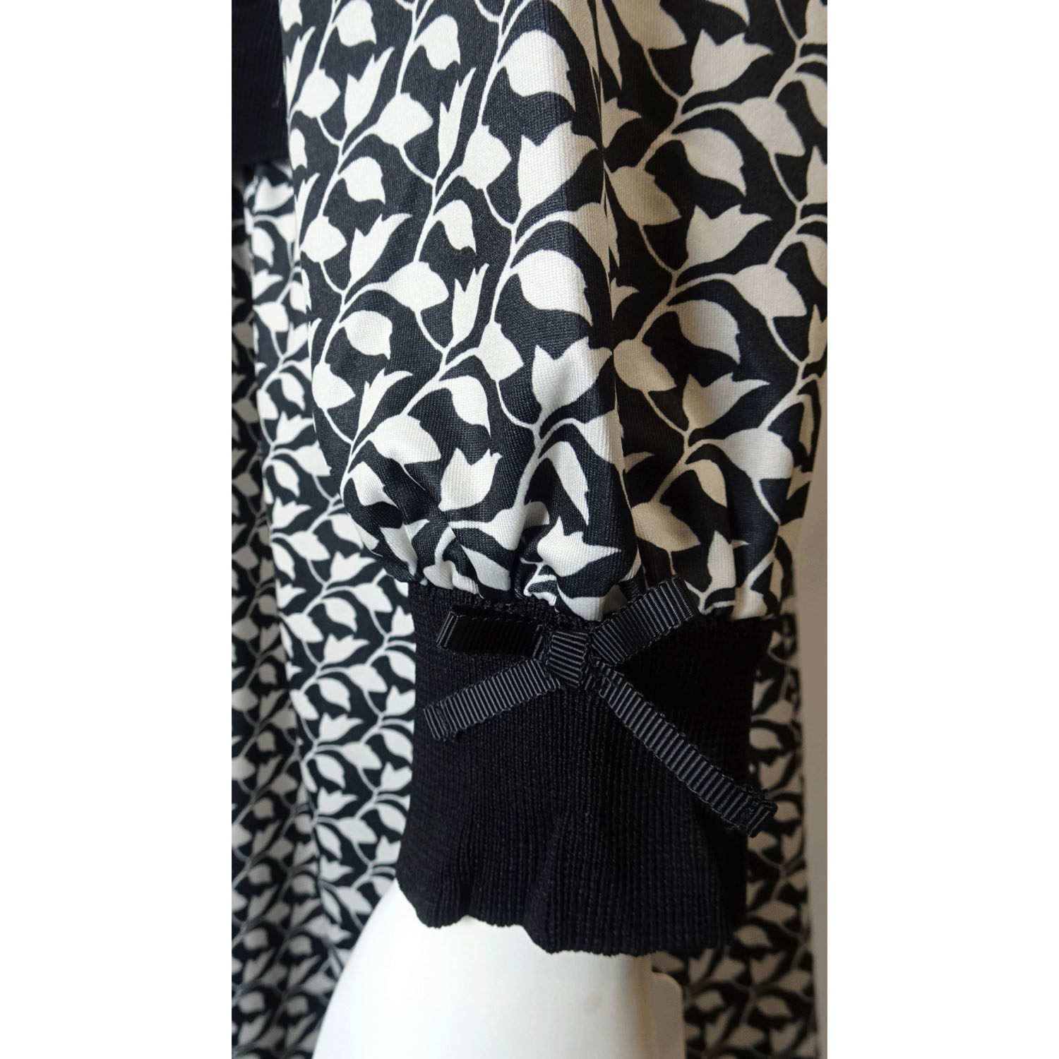 Super Beauty ニットベスト×レイヤード風プリントワンピース - 画像21