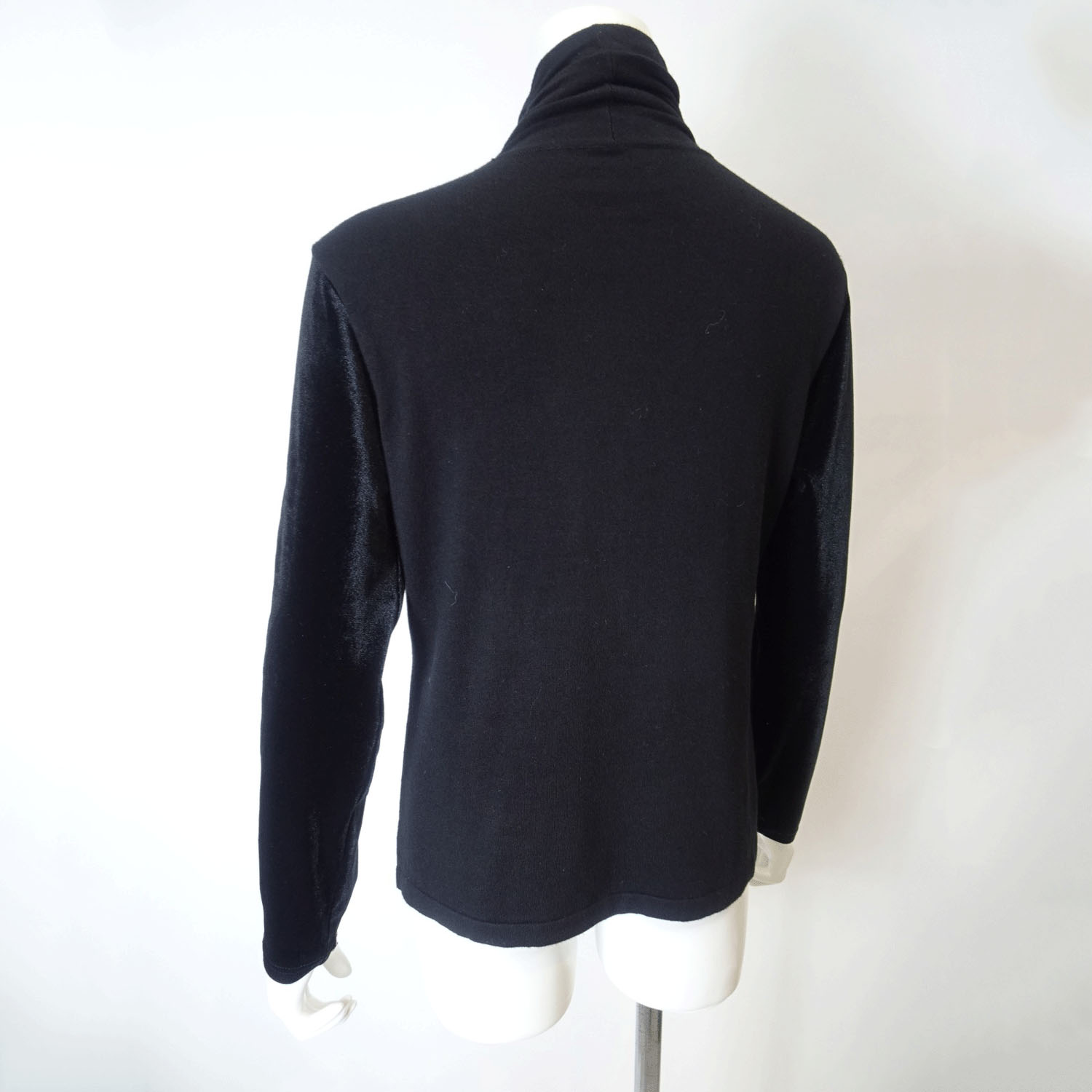 Super Beauty 胸元刺しゅう入りハイネックセーター - 画像3