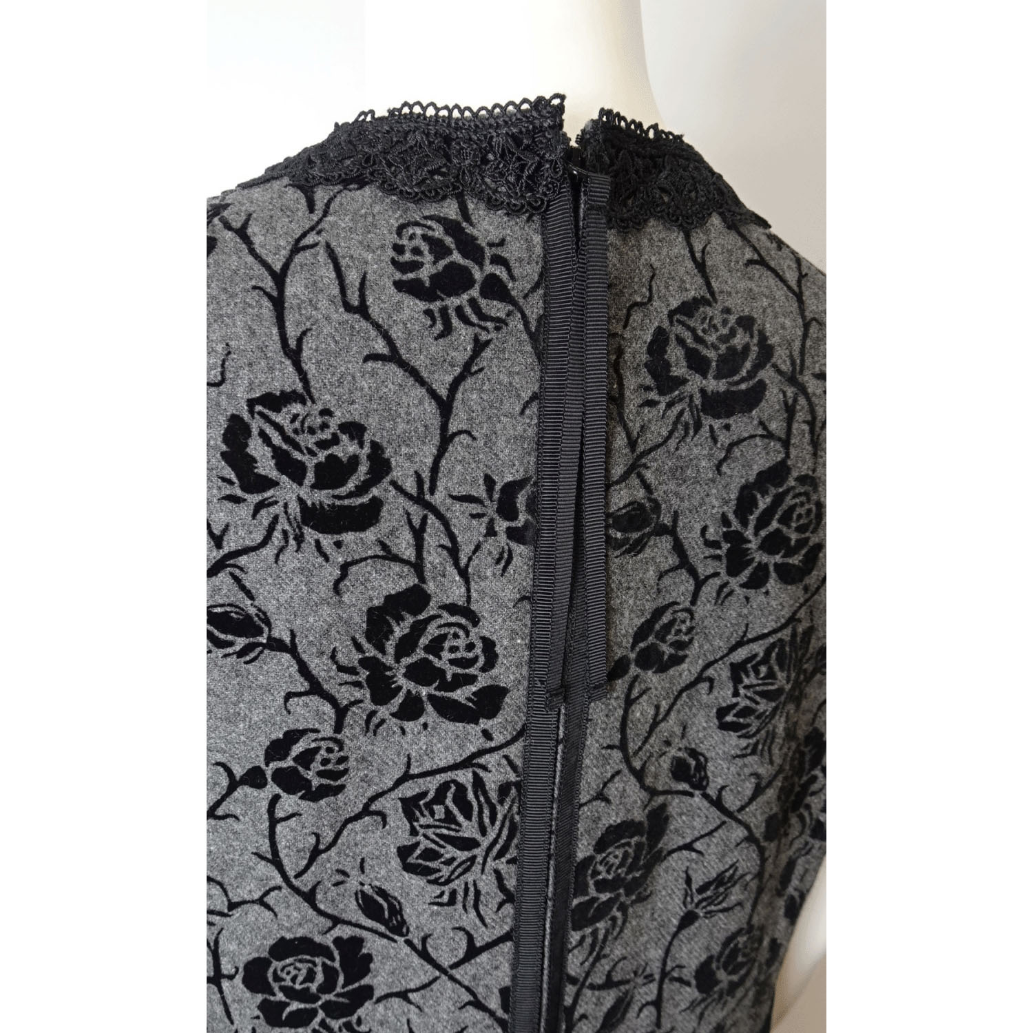 Super Beauty Vネックフロッキープリント切替ワンピース - 画像8