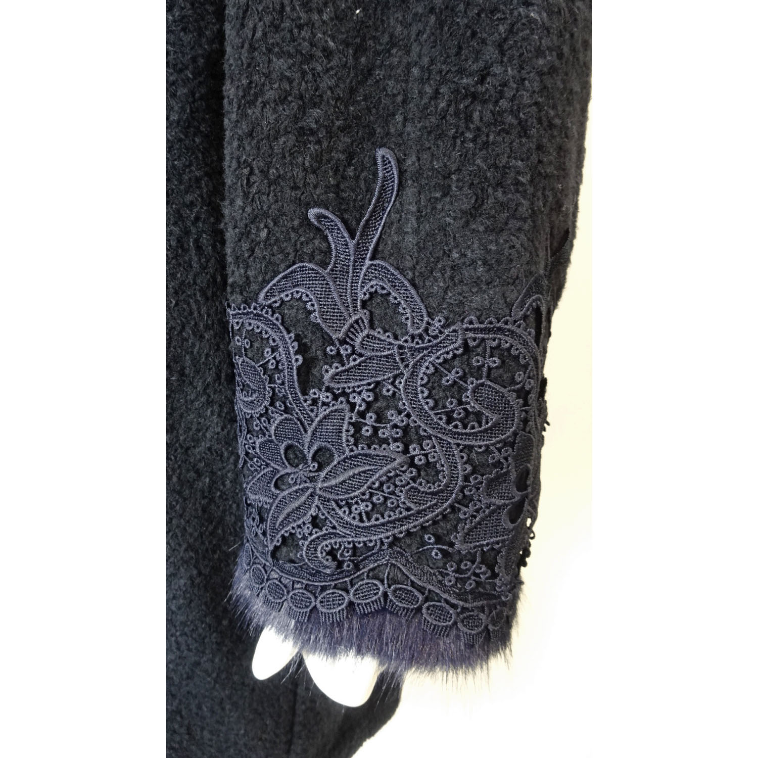 【Inata Live】Super Beauty ファー使い花モチーフ付コート - 画像22