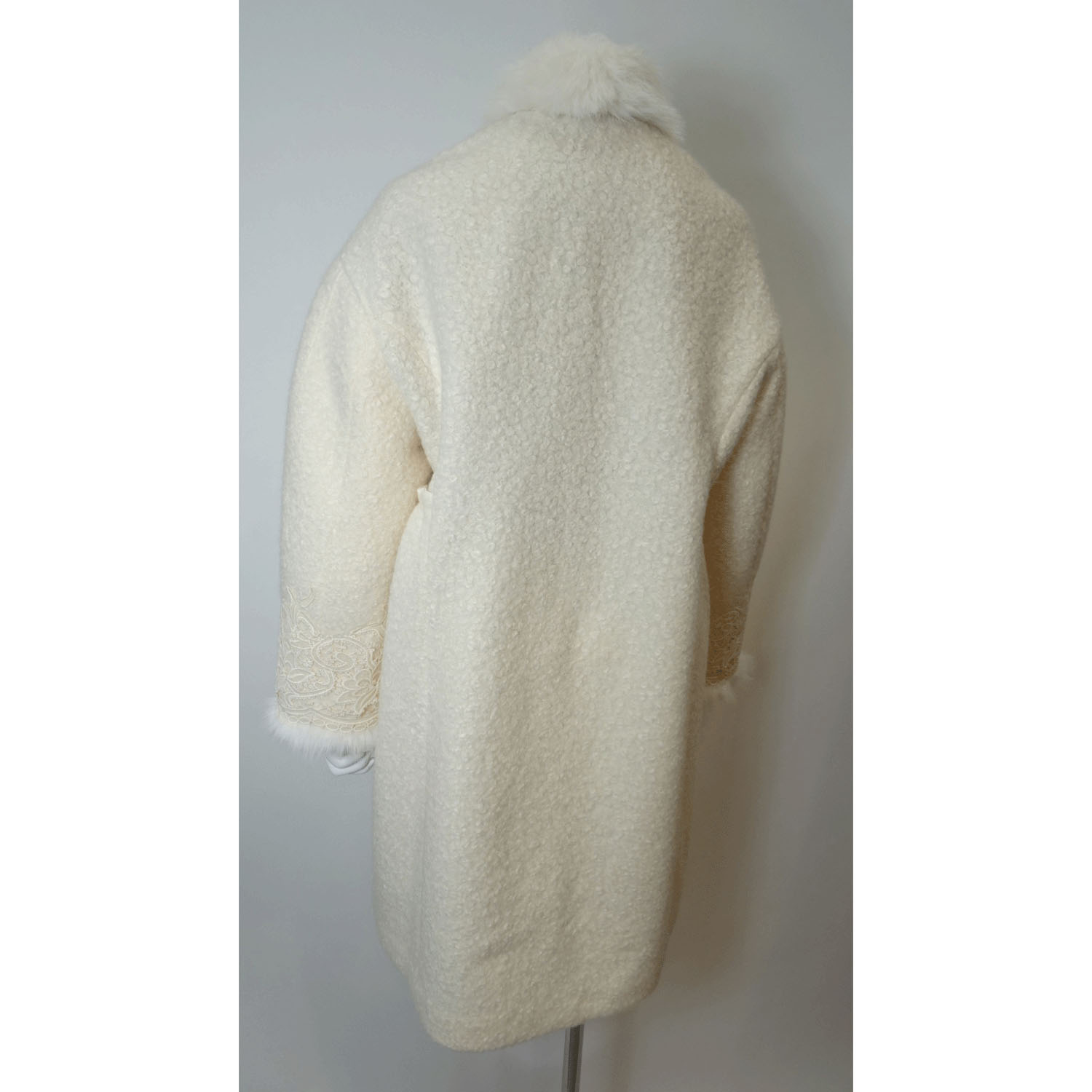 【Inata Live】Super Beauty ファー使い花モチーフ付コート - 画像9