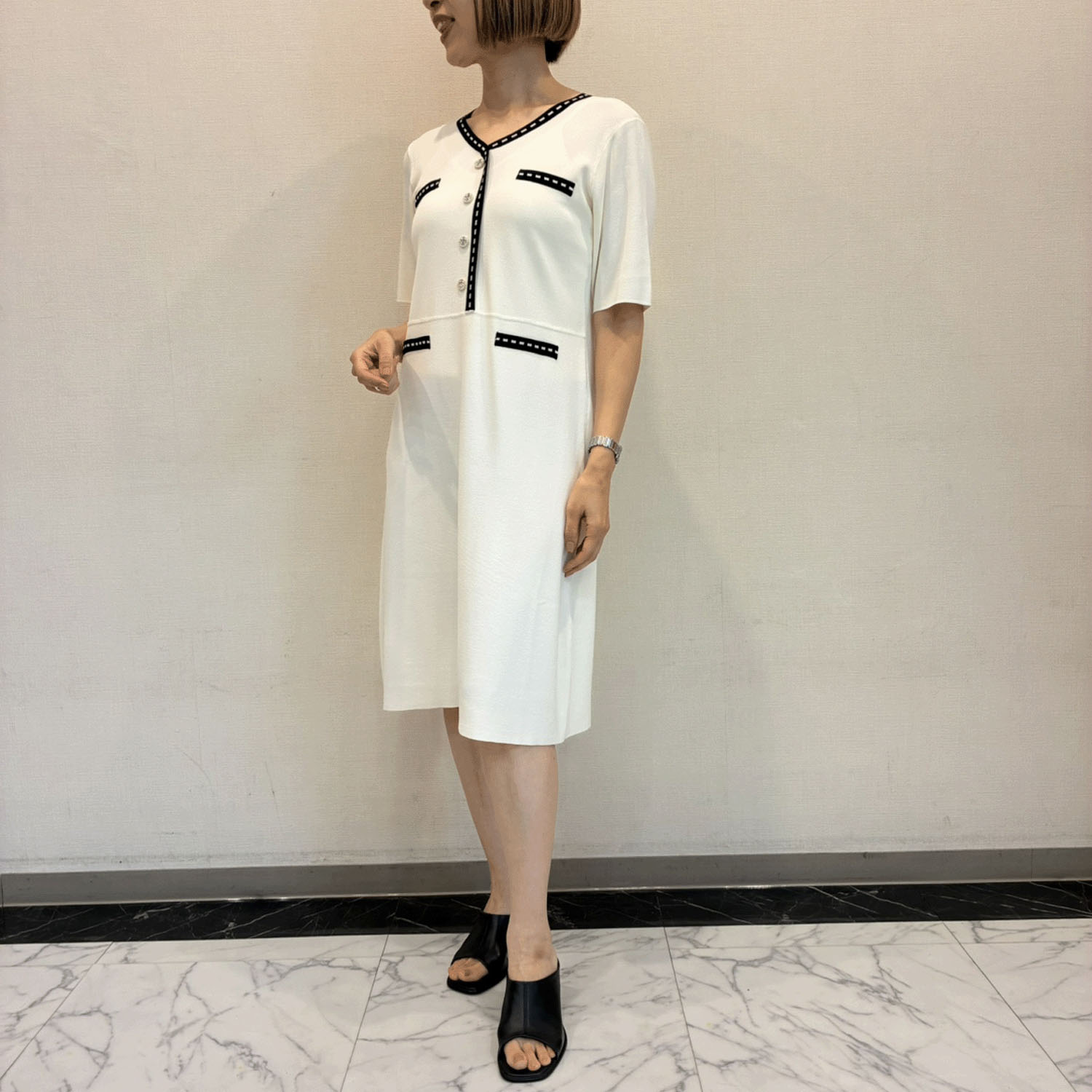 【Insta Live】Super Beauty ステッチ風トリムVネックワンピース - 画像3