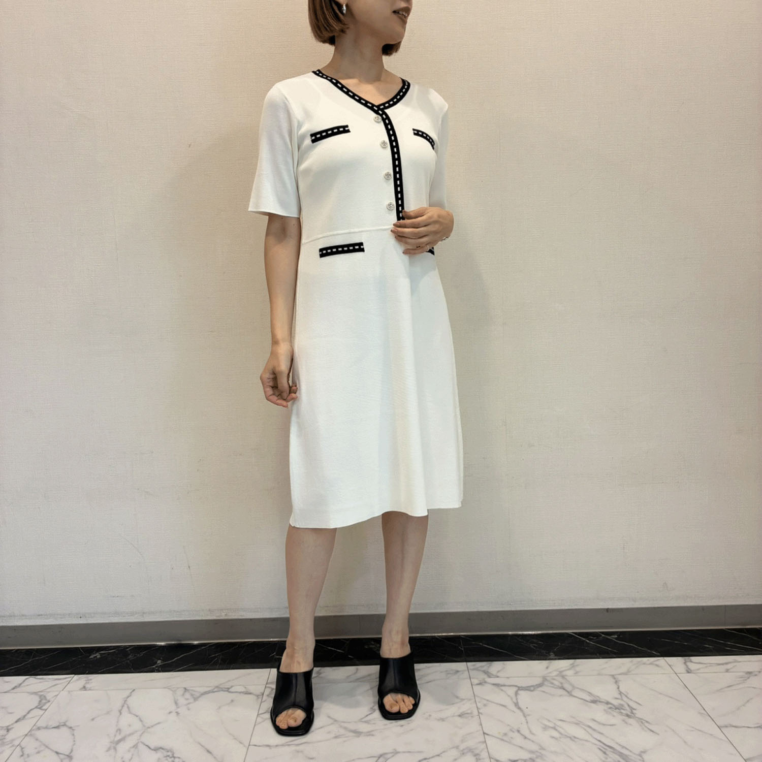 【Insta Live】Super Beauty ステッチ風トリムVネックワンピース - 画像4