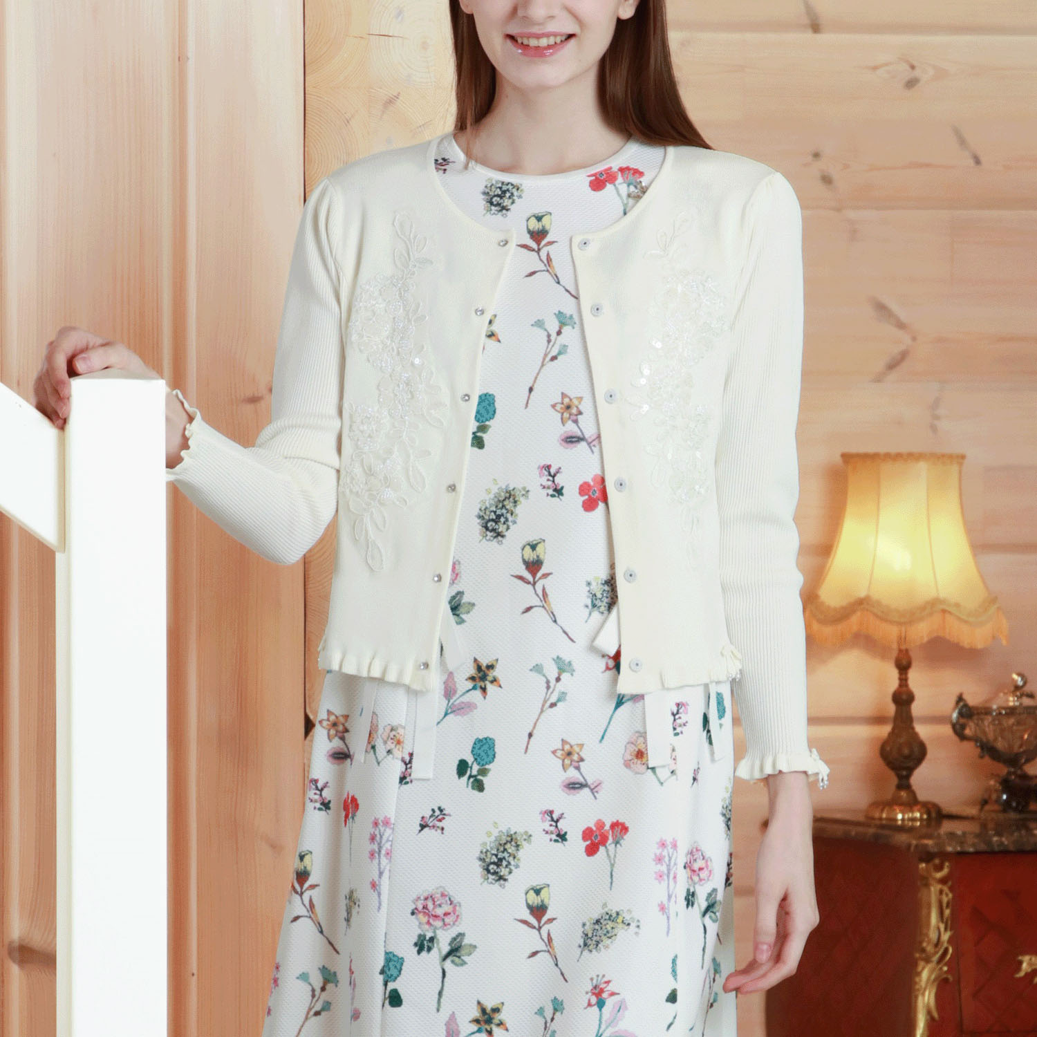 【Insta Live】Super Beauty 前立てスパンコール使い裾フリルカーディガン - 画像1