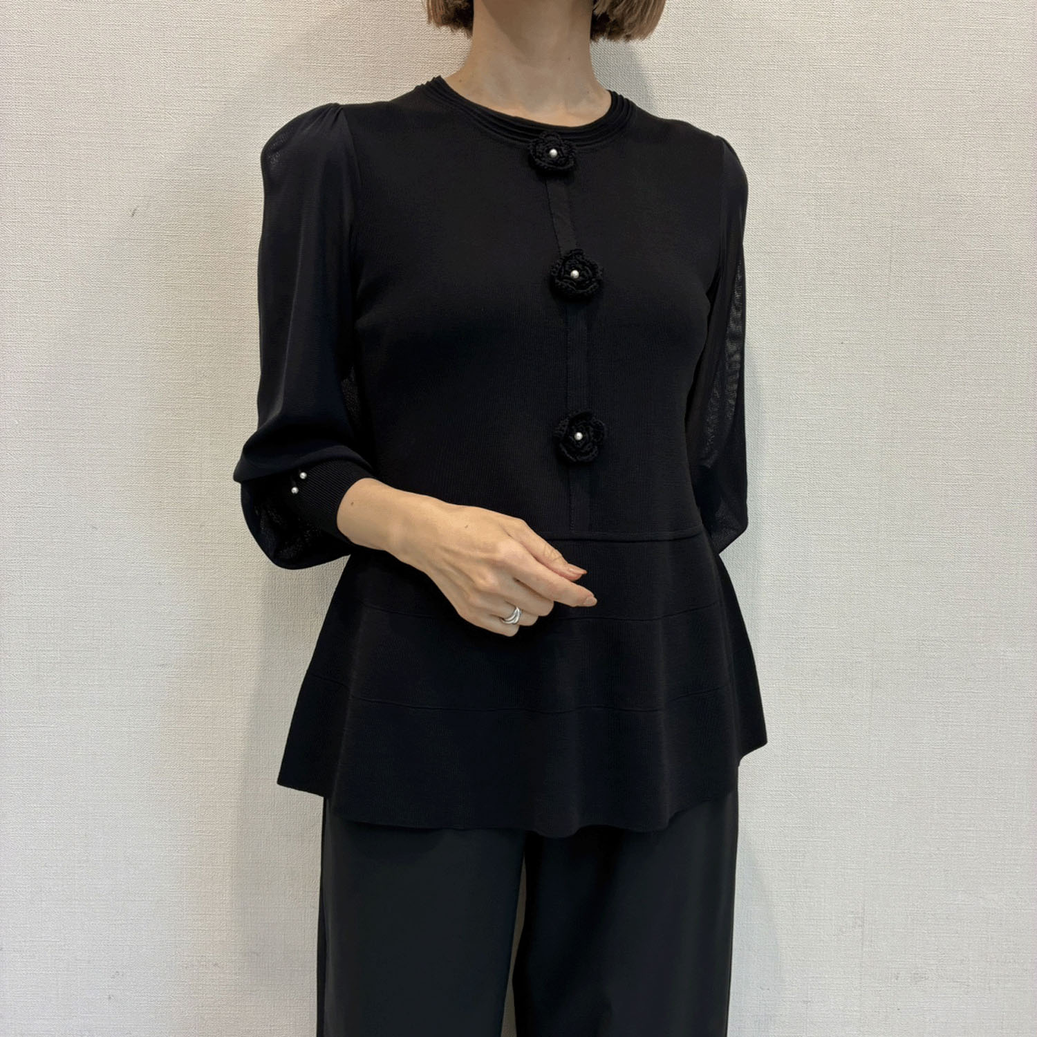 Super Beauty かぎ針花モチーフ付袖パワーネット素材セーター