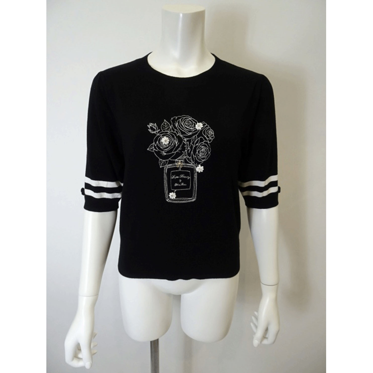 Super Beauty 胸元バラ刺しゅう入りの半袖セーター - 画像11