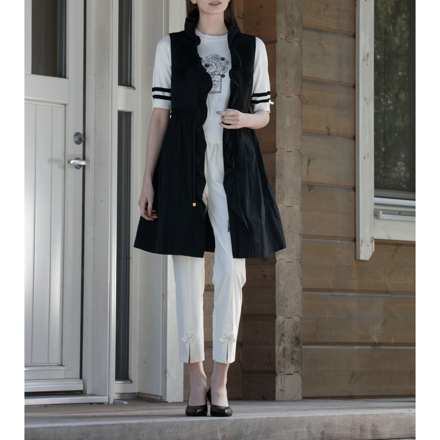 Super Beauty 胸元バラ刺しゅう入りの半袖セーター - 画像3