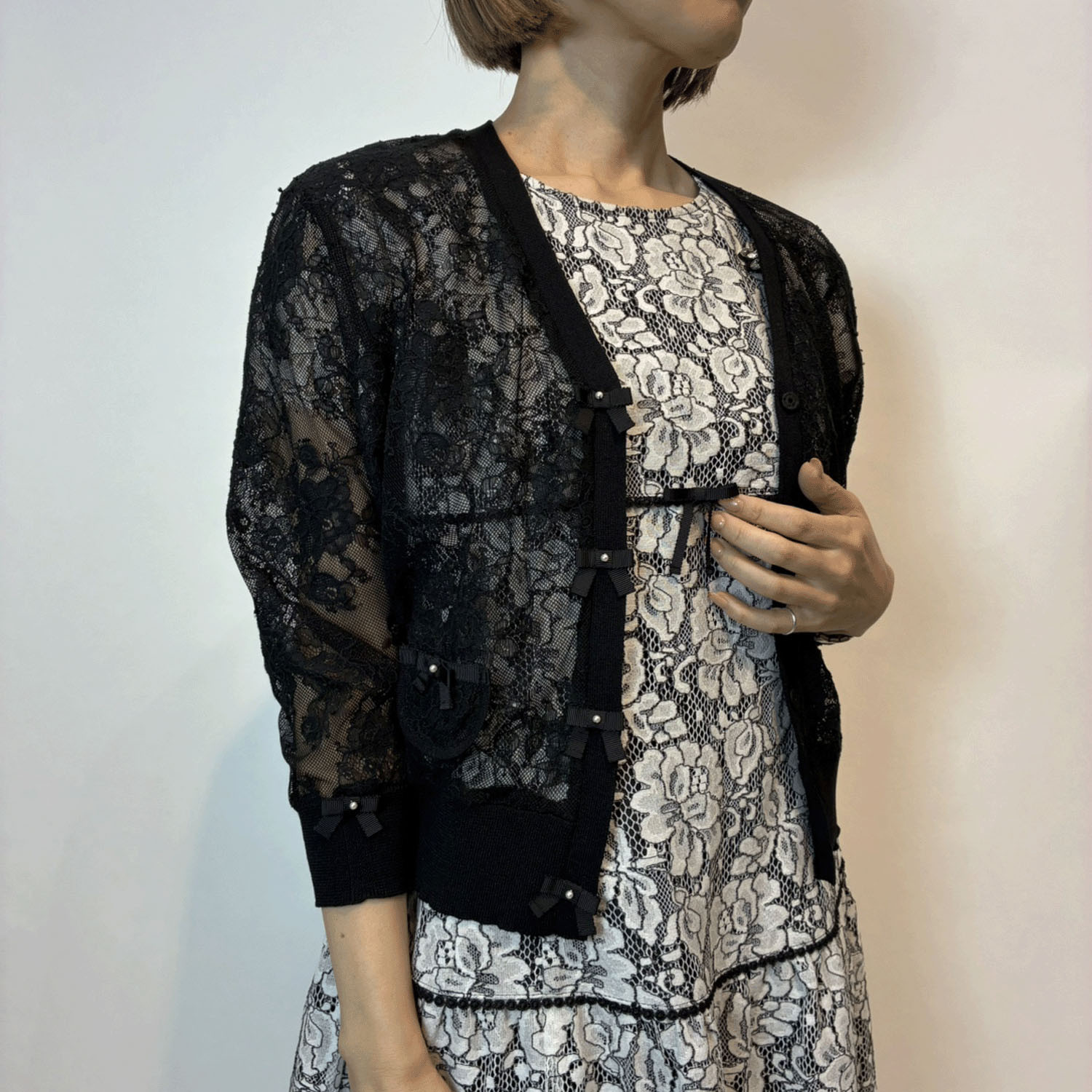 【4月上旬入荷予定】Super Beauty 透かしレース編みVネックニットカーディガン - 画像4