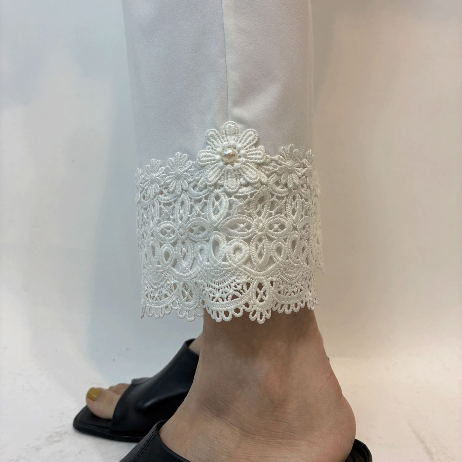 【3月下旬入荷予定】Super Beauty 裾レース×花モチーフ付パンツ - 画像6