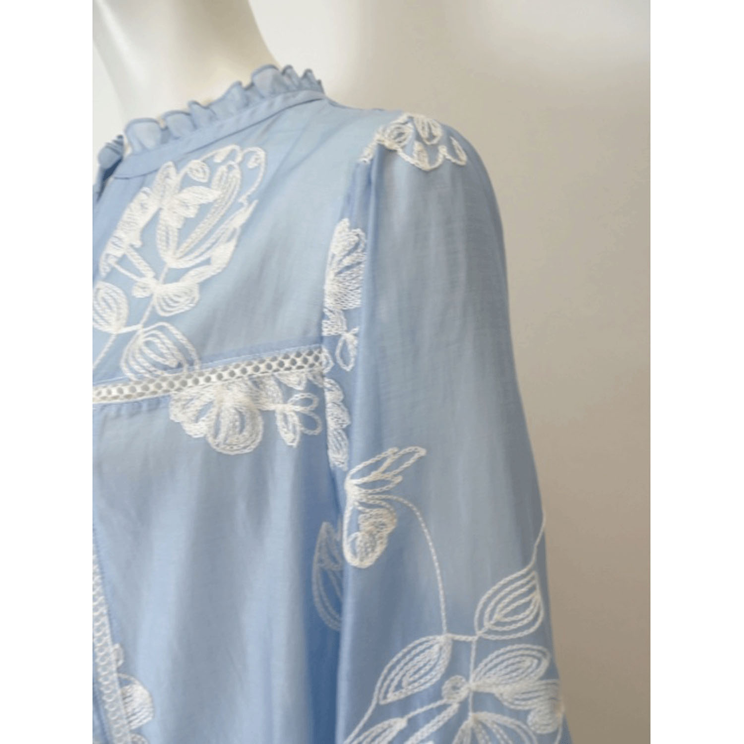 Super Beauty 花刺しゅう入り パフ袖ブラウス - 画像10