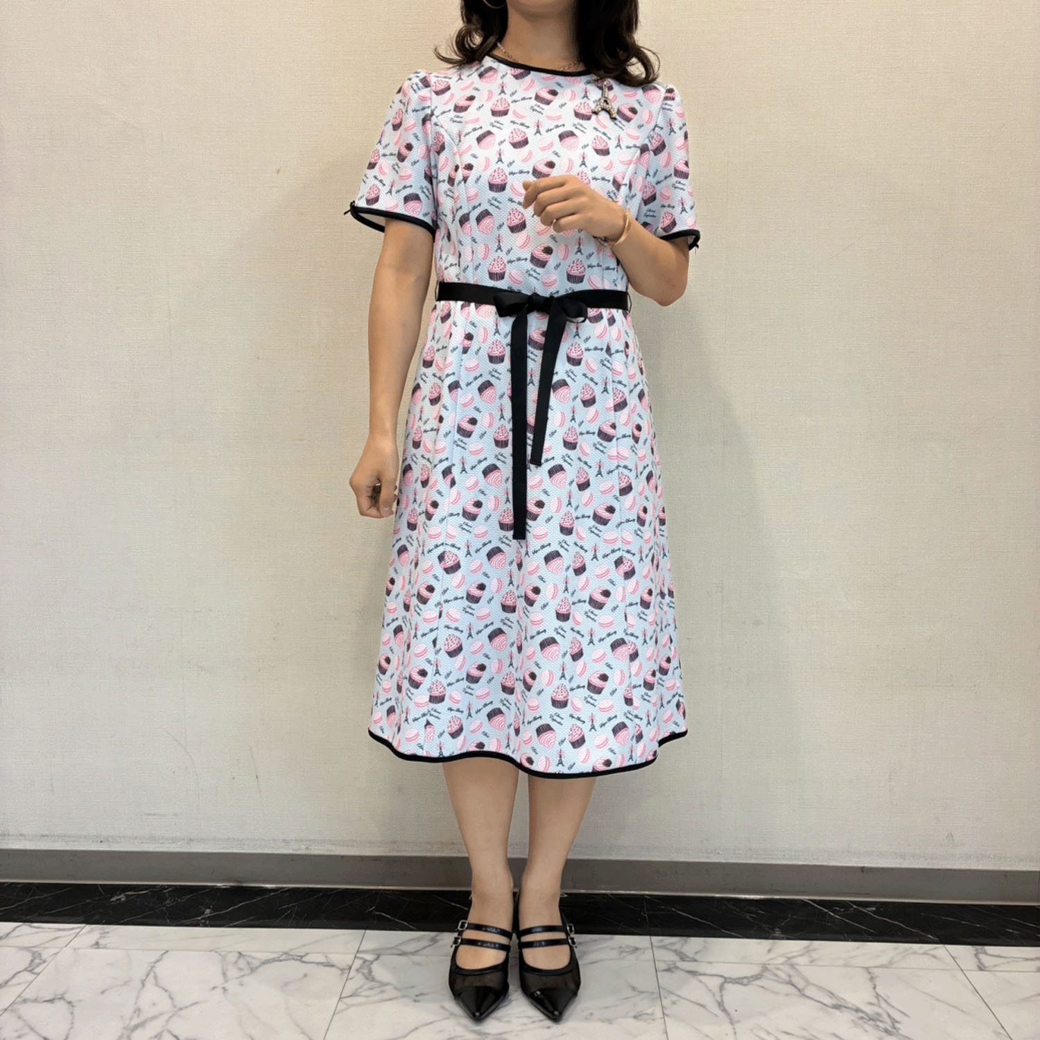 【Insta Live】Super Beauty エッフェル塔モチーフ付スイーツ柄プリント半袖ワンピース - 画像4