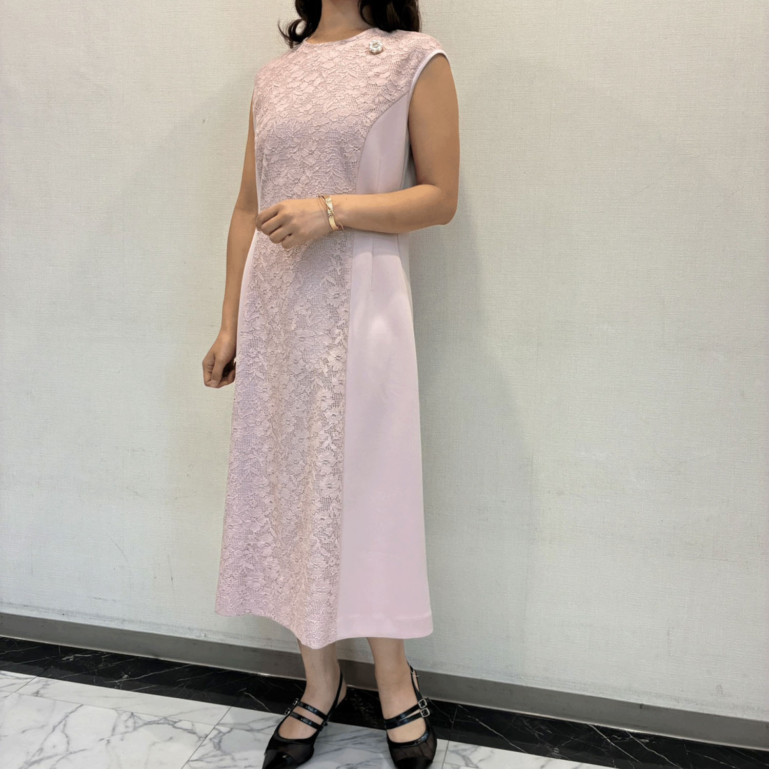 Super Beauty 前立て透かしレース切替ダンボールニット素材フレンチスリーブワンピース - 画像11