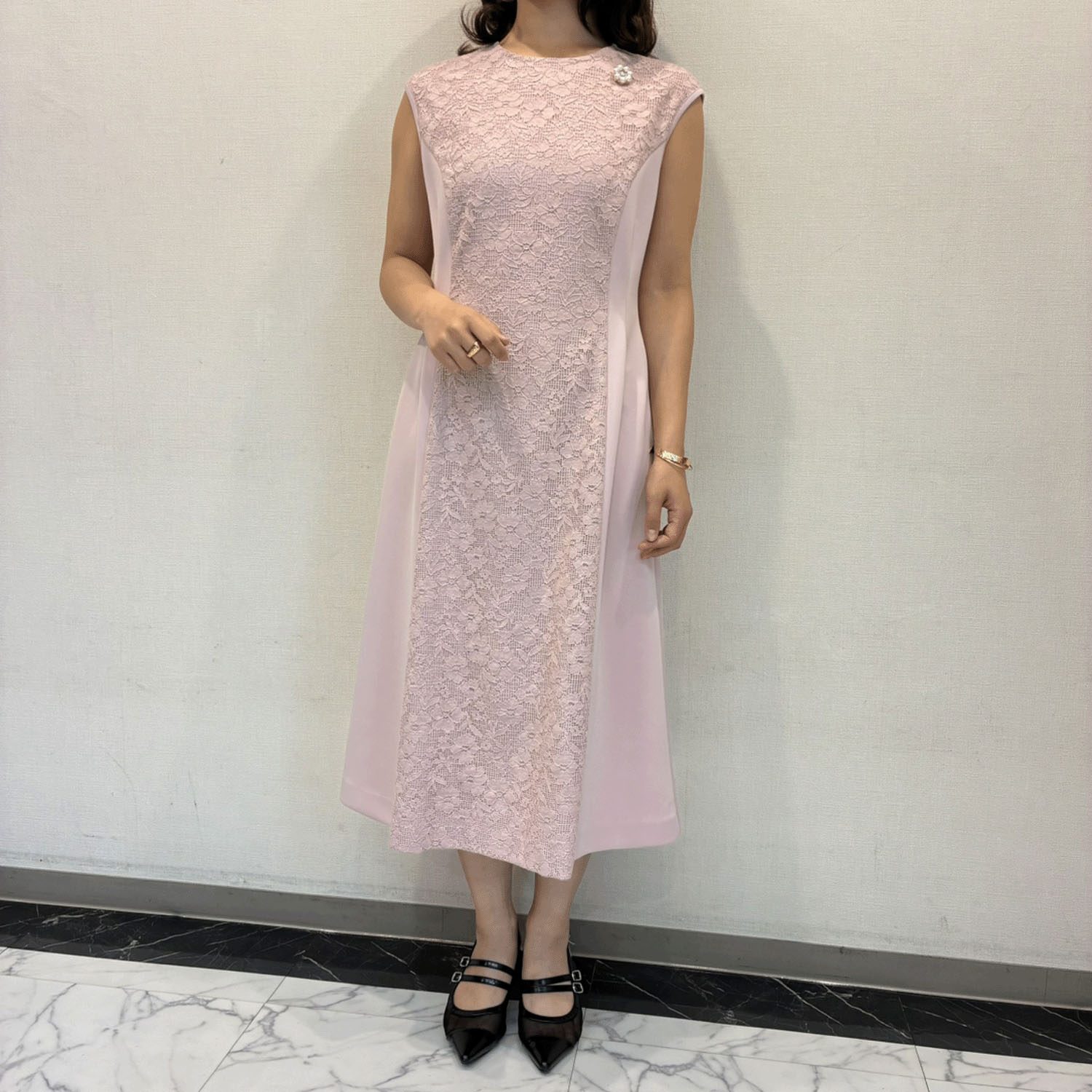 Super Beauty 前立て透かしレース切替ダンボールニット素材フレンチスリーブワンピース - 画像10