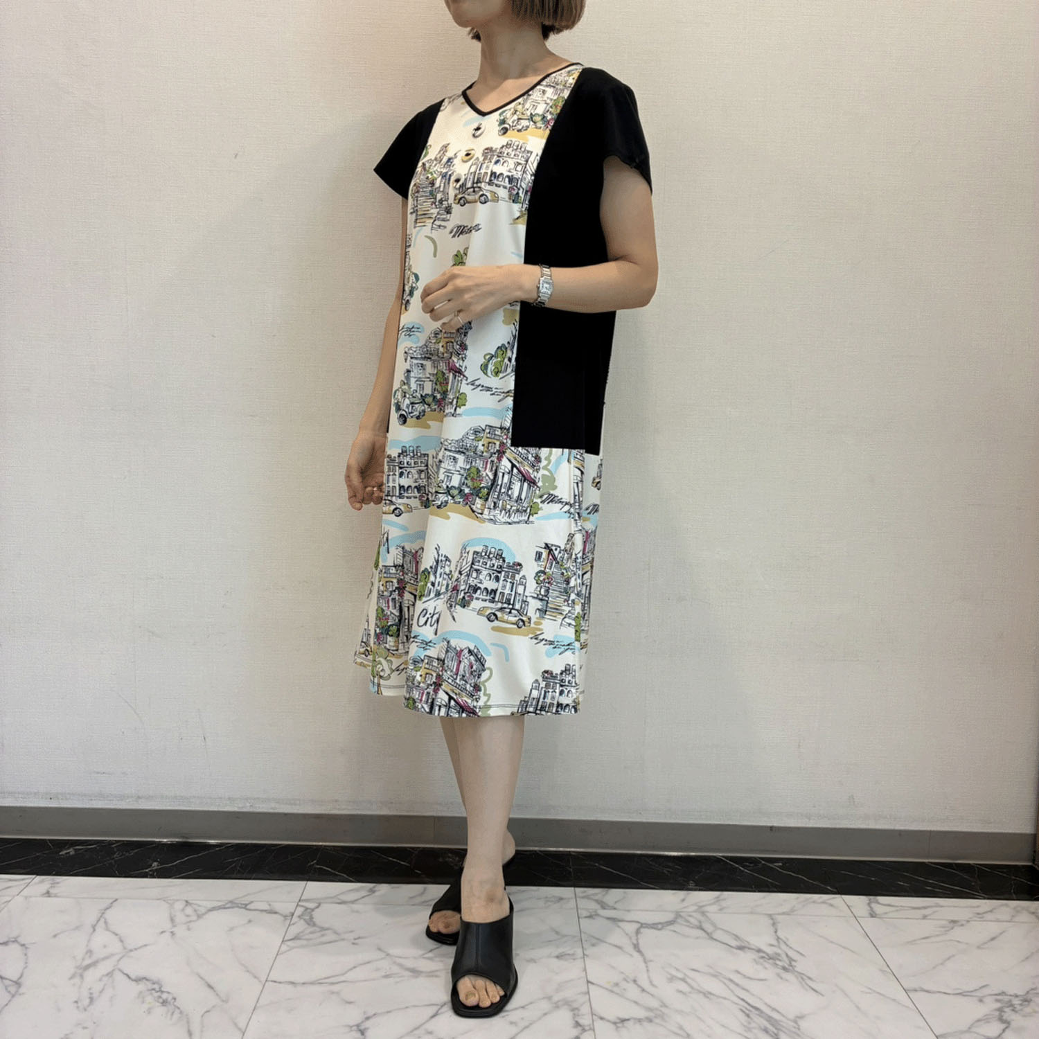 【4月下旬入荷予定】Super Beauty 街並み風景プリントVネック半袖ワンピース - 画像9