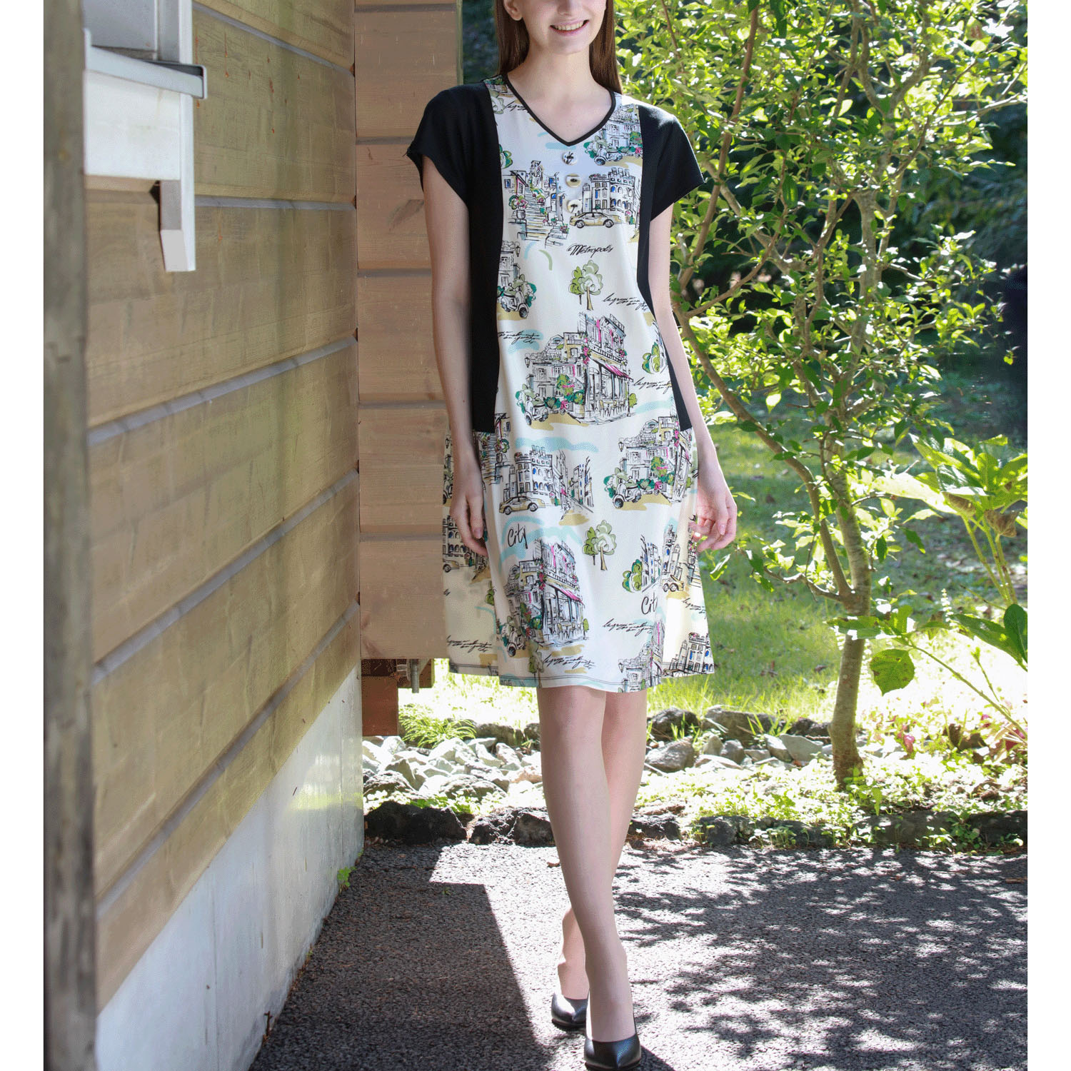 【4月下旬入荷予定】Super Beauty 街並み風景プリントVネック半袖ワンピース - 画像1