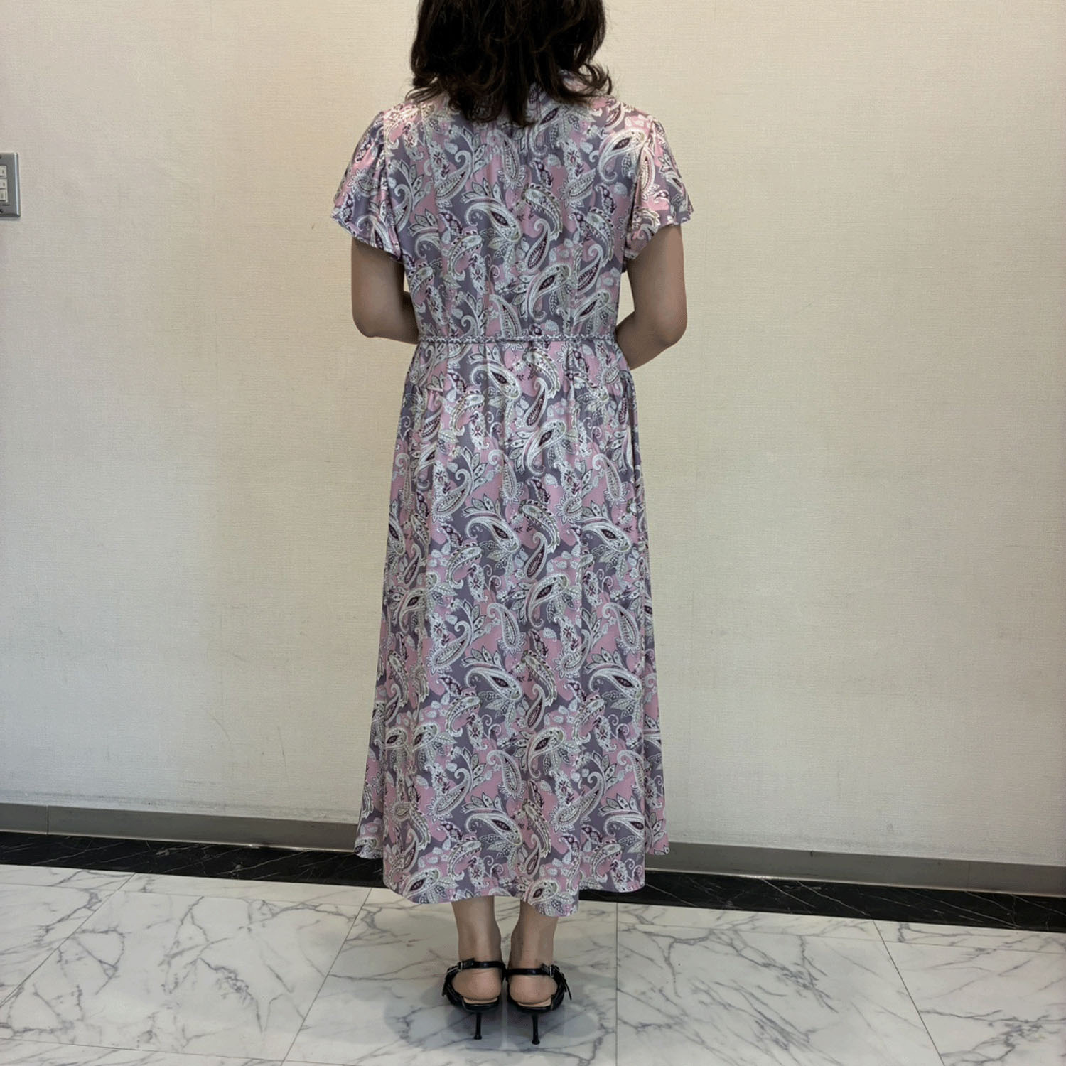 【4月下旬入荷予定】Super Beauty 胸元レース×スリット入りペイズリー柄切替ワンピース - 画像5