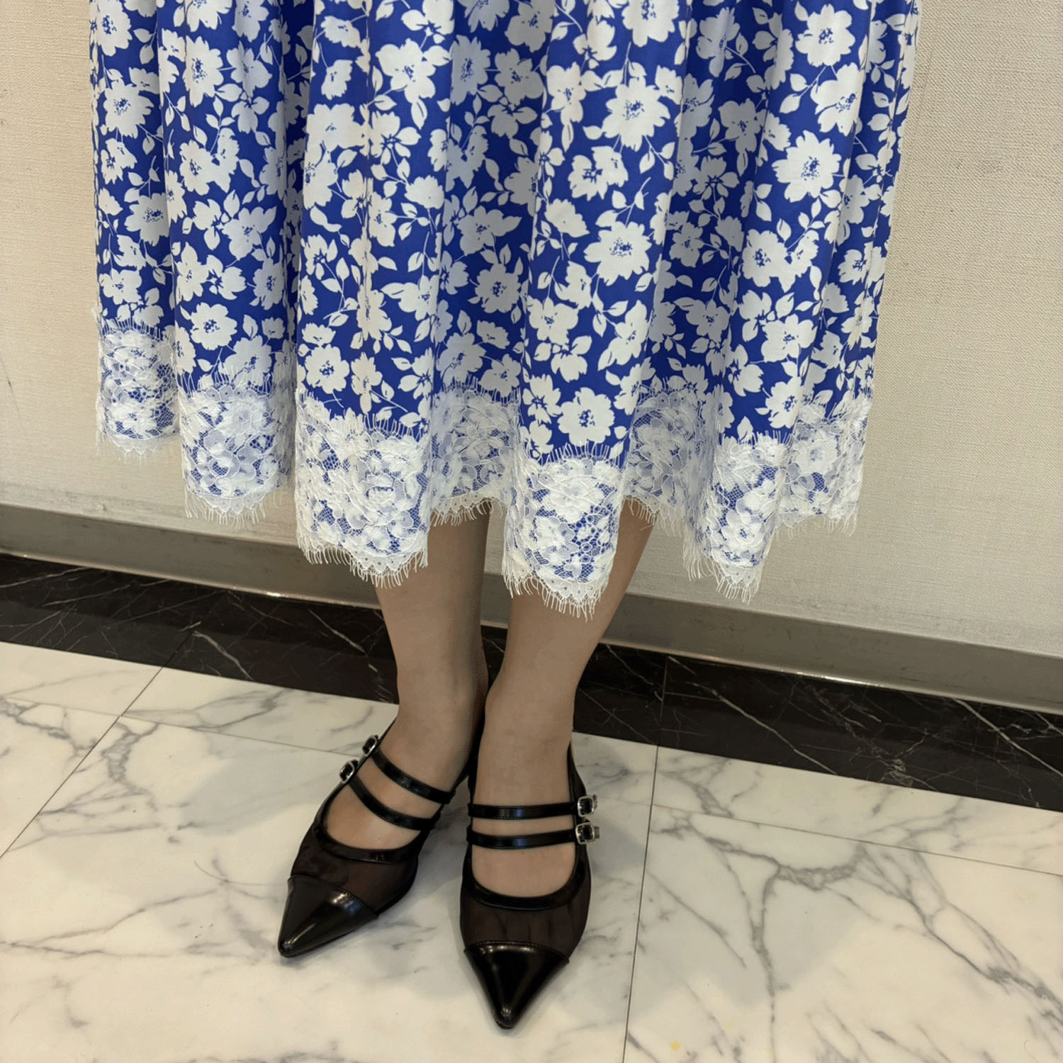 【4月下旬入荷予定】Super Beauty ブルー系フラワープリント裾レース使いワンピース - 画像7