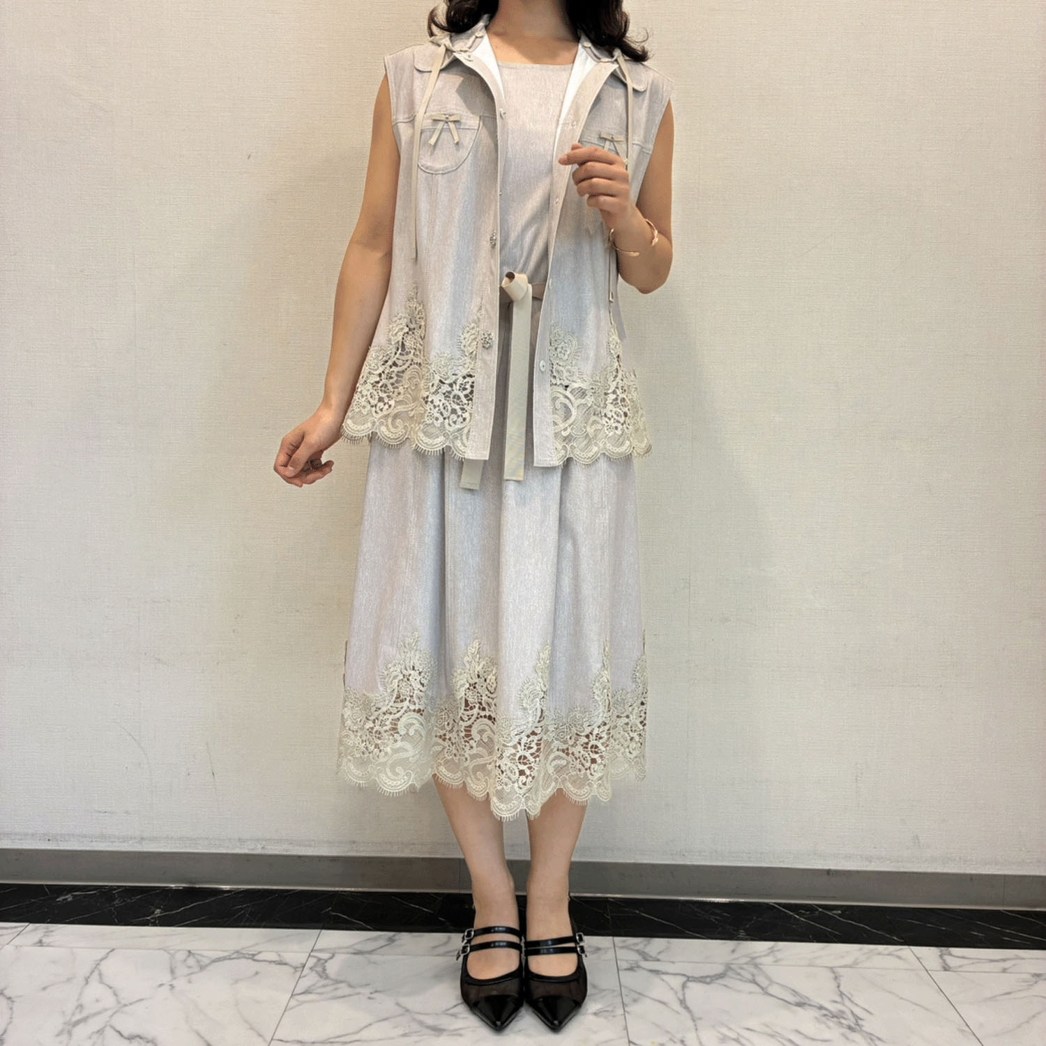 【2月下旬入荷予定】Super Beauty 裾レース切替転写素材フード着脱式ベスト - 画像6