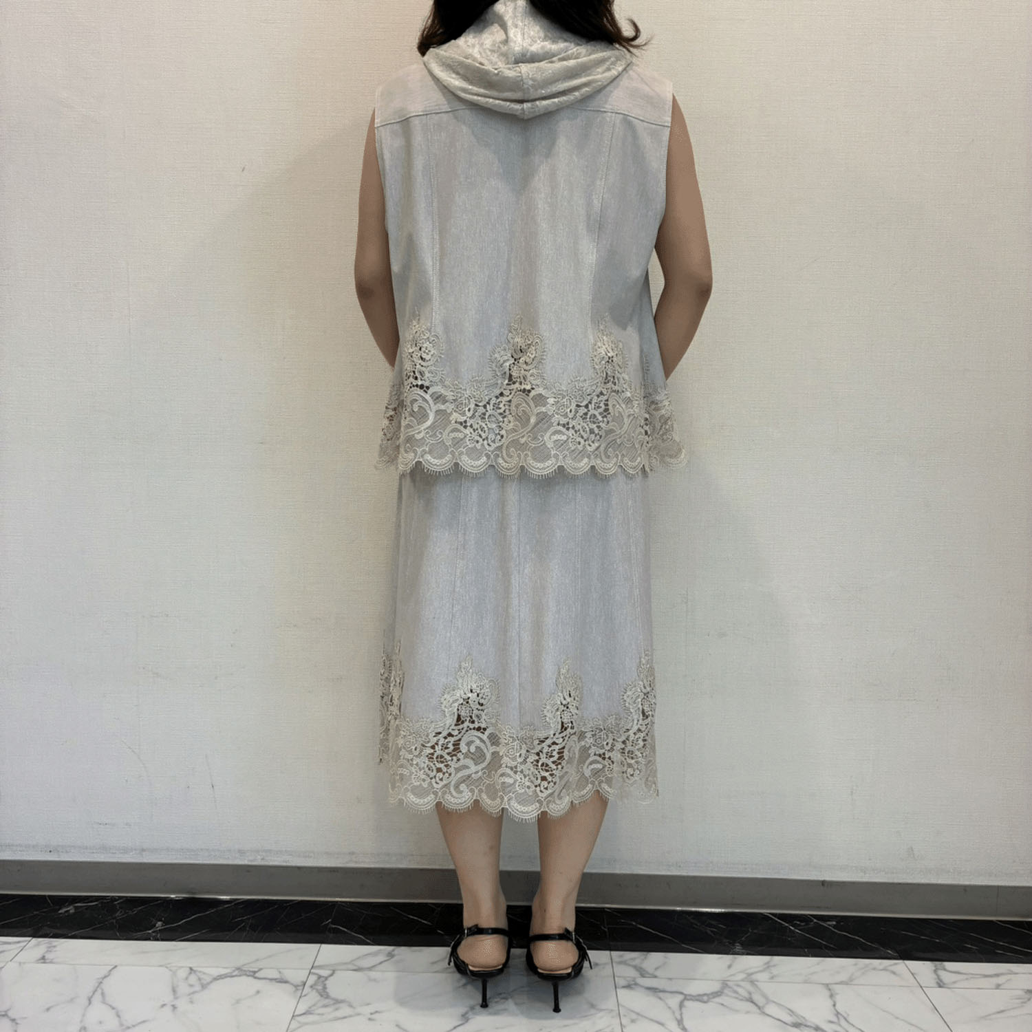 【2月下旬入荷予定】Super Beauty 裾レース切替転写素材フード着脱式ベスト - 画像7