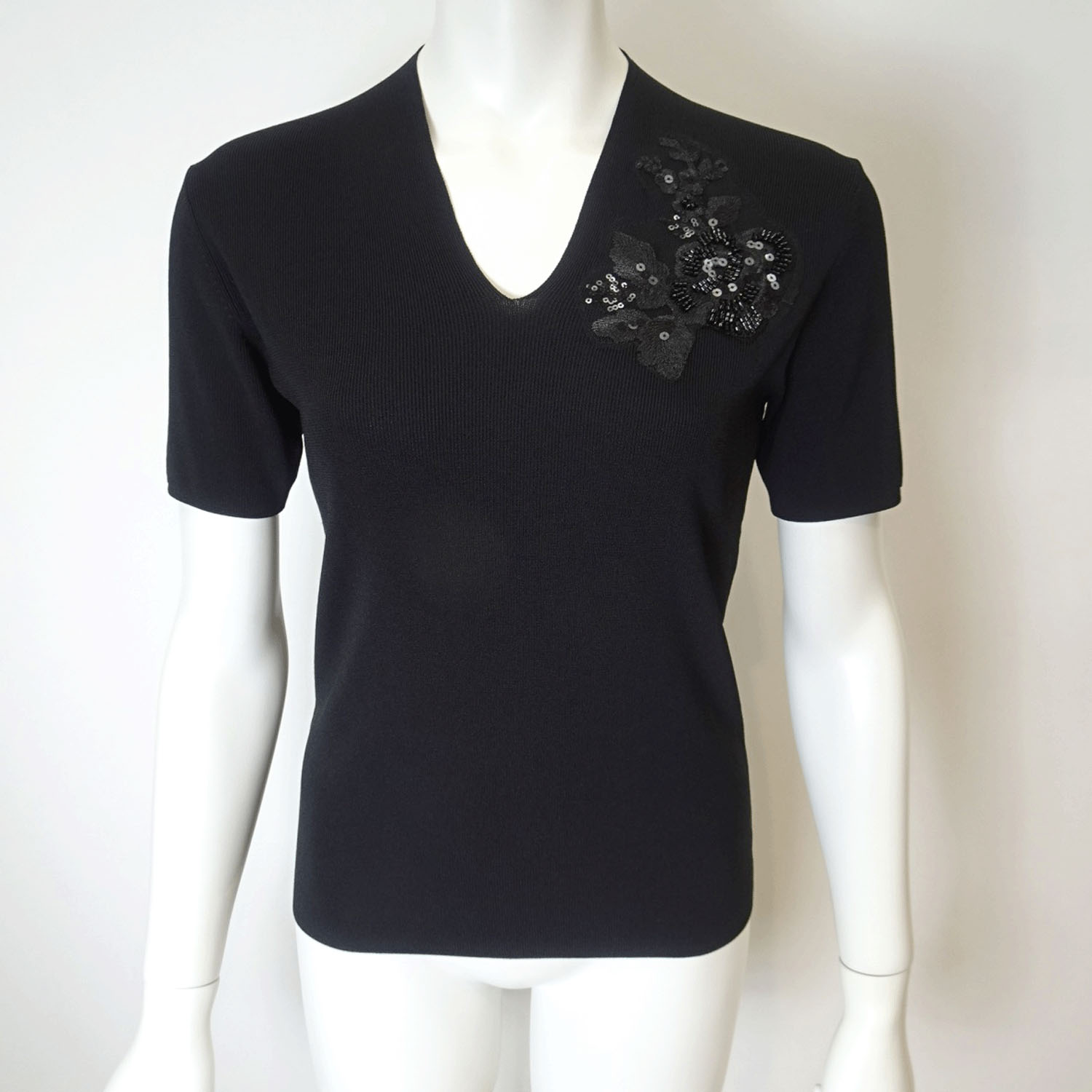 Super Beauty 胸元スパンコール刺繍Vネック半袖セーター - 画像7