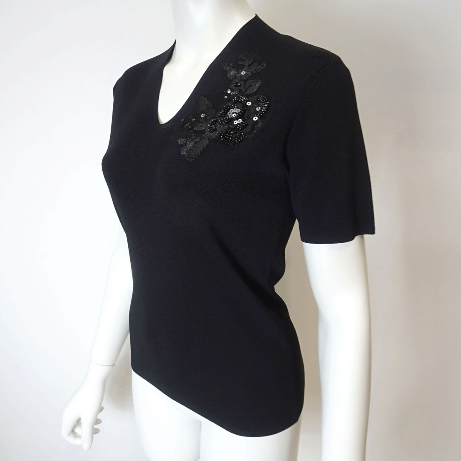 Super Beauty 胸元スパンコール刺繍Vネック半袖セーター - 画像8