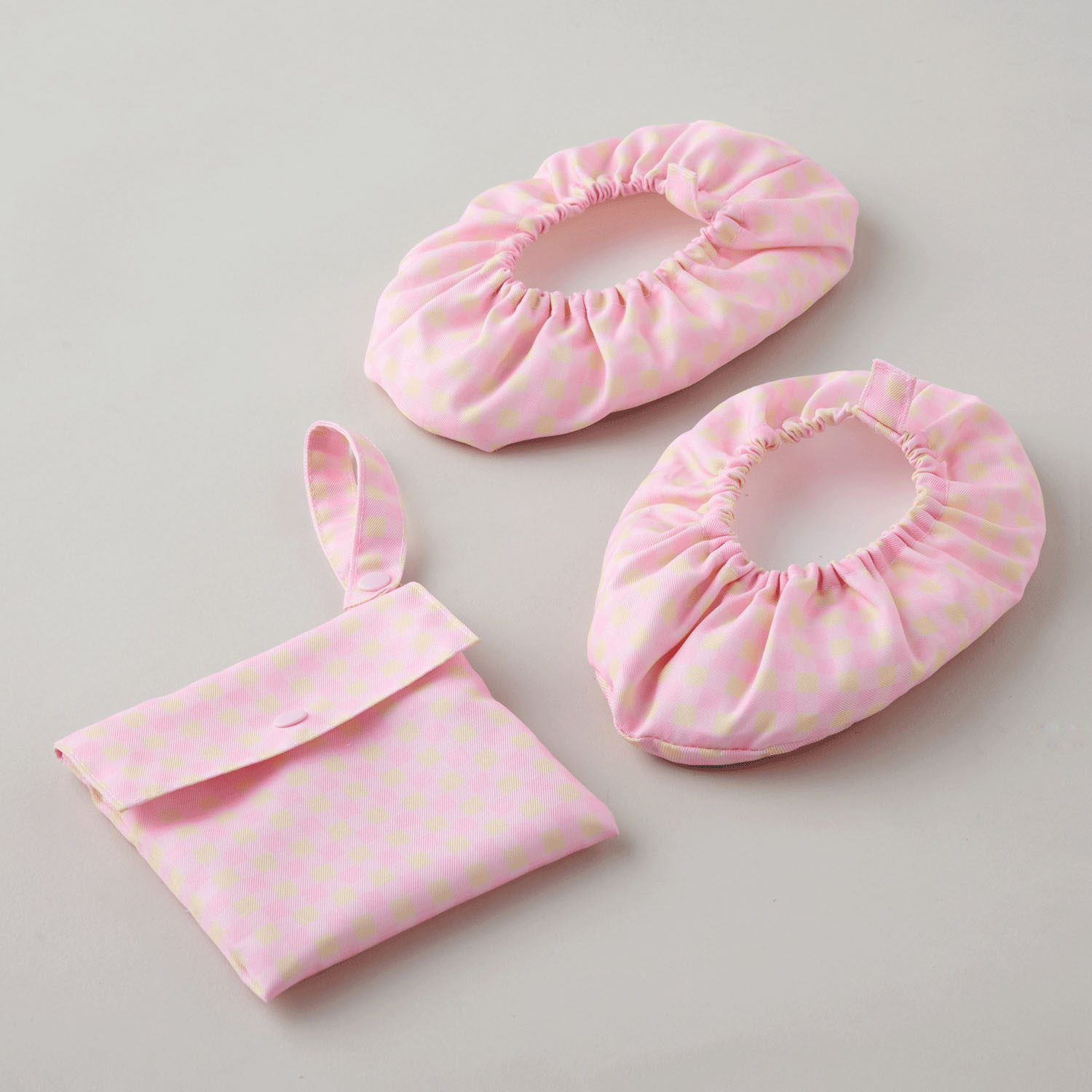 ギンガムチェックのシューズカバー ピンク