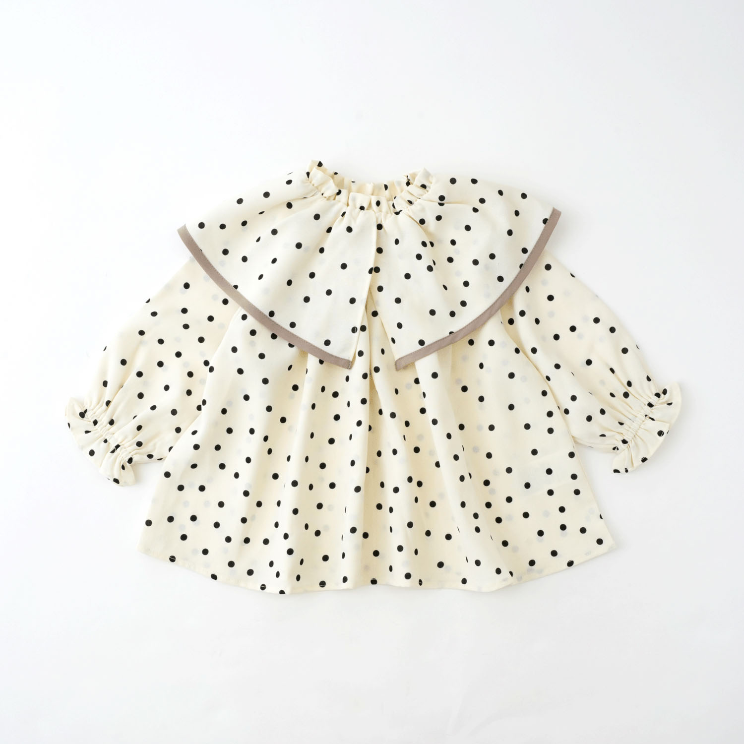 ケープカラーブラウス