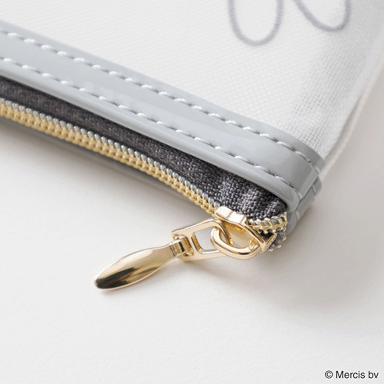 ミッフィー フロッキー ミニフラットポーチ グレー - 画像2