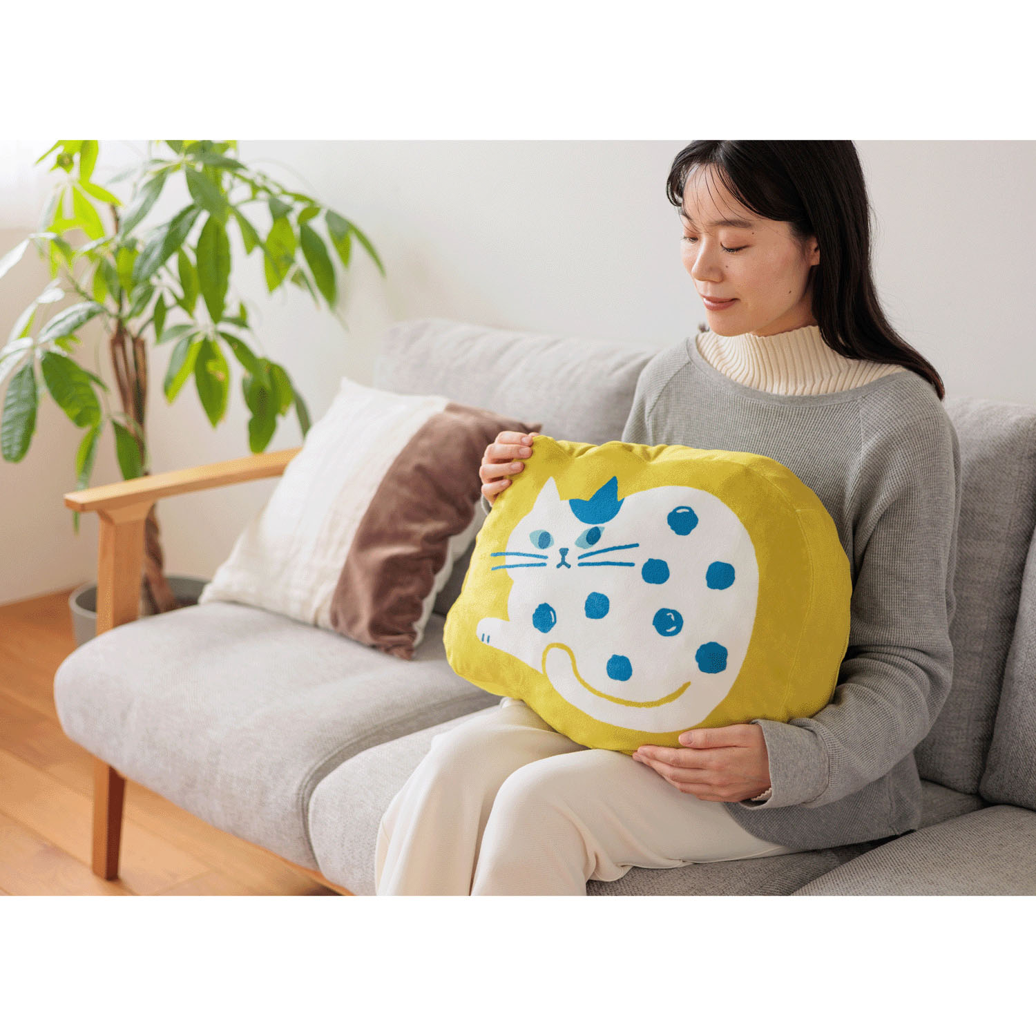 fikalycka 猫型クッション イエロー - 画像3
