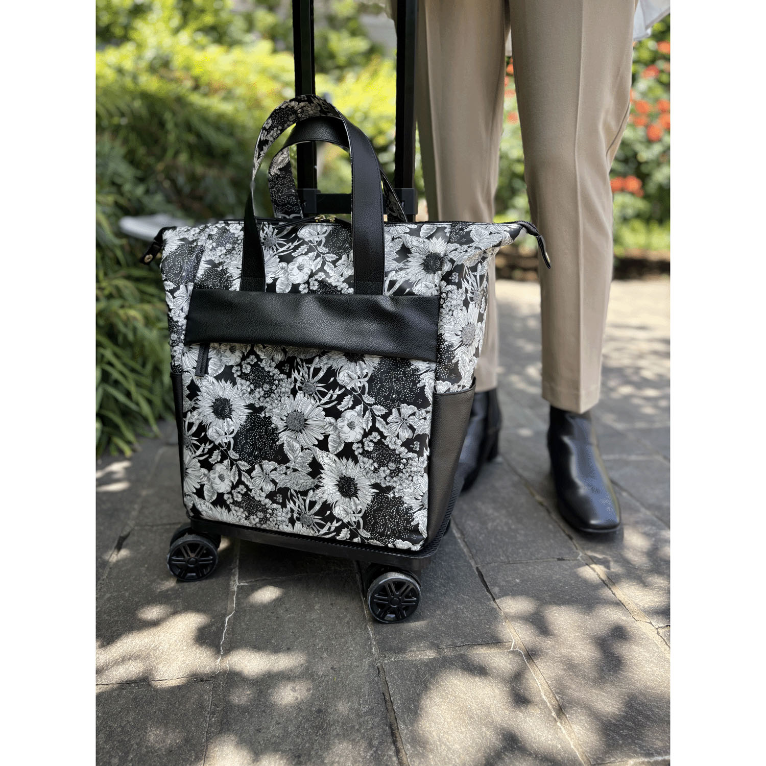 【リバティ・ファブリックス】 保冷・保温 4輪カート ポーチ付き - 画像1