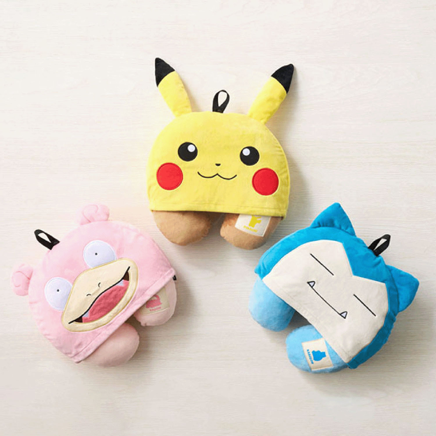 ポケモン フード付きネックピロー