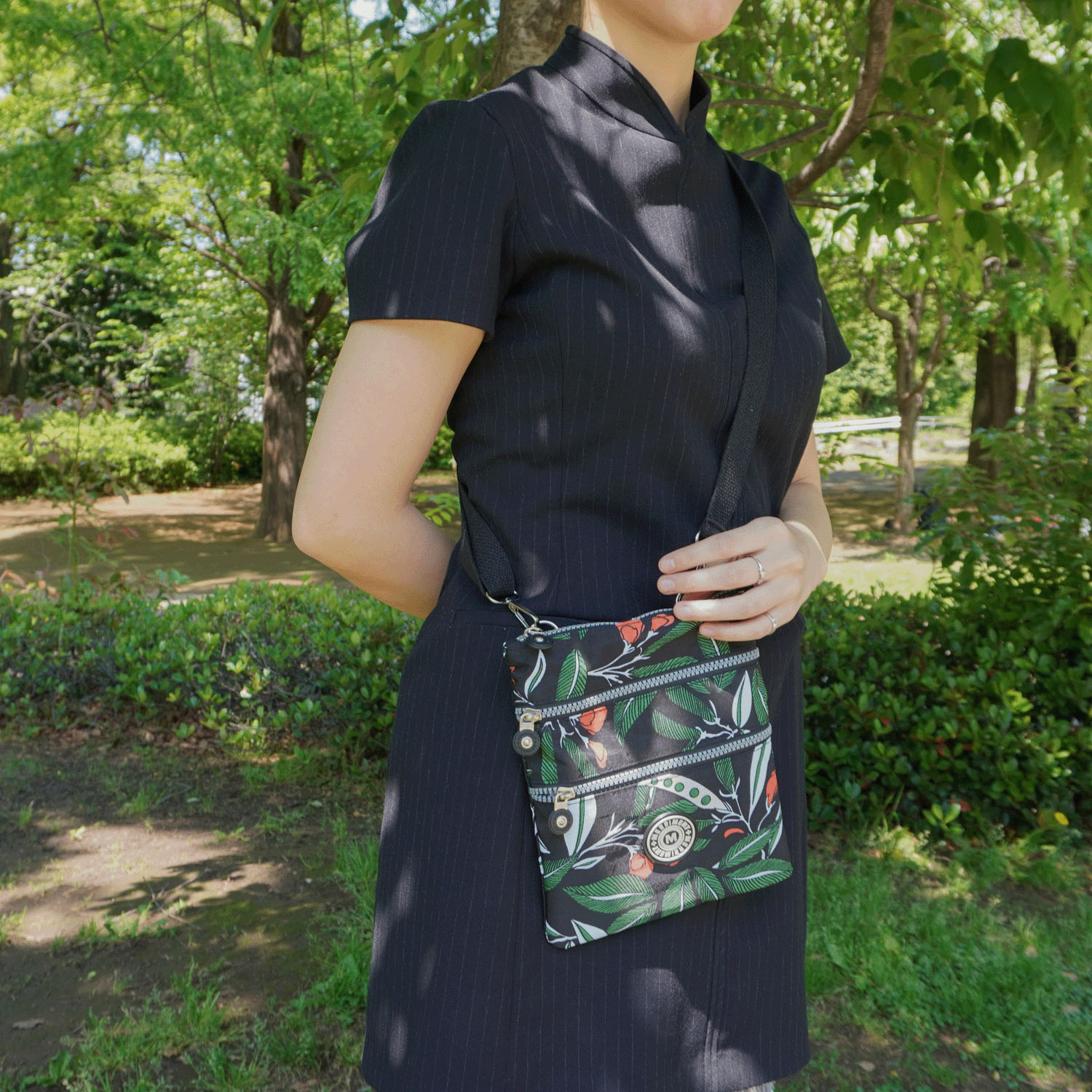 MERRIMENT 軽量縦型ショルダーバッグ