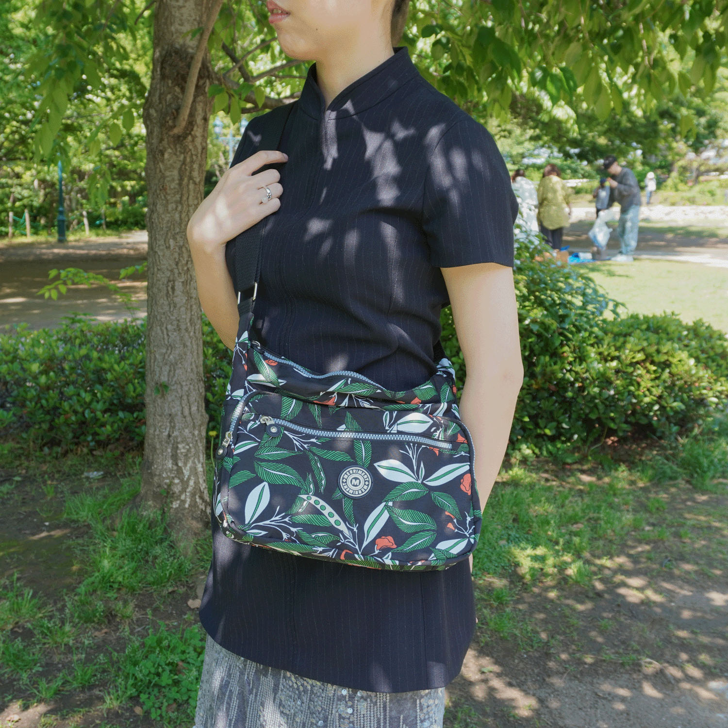 【リーフ柄 15－01 エトワール別注柄】MERRIMENT 軽量カジュアルショルダーバッグ