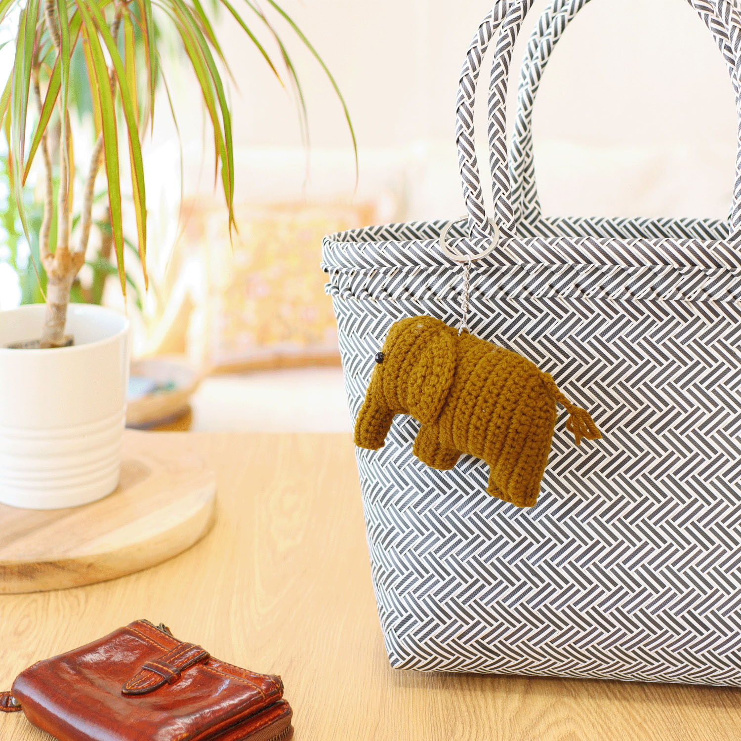 編みぐるみ 象バッグチャーム - 画像1