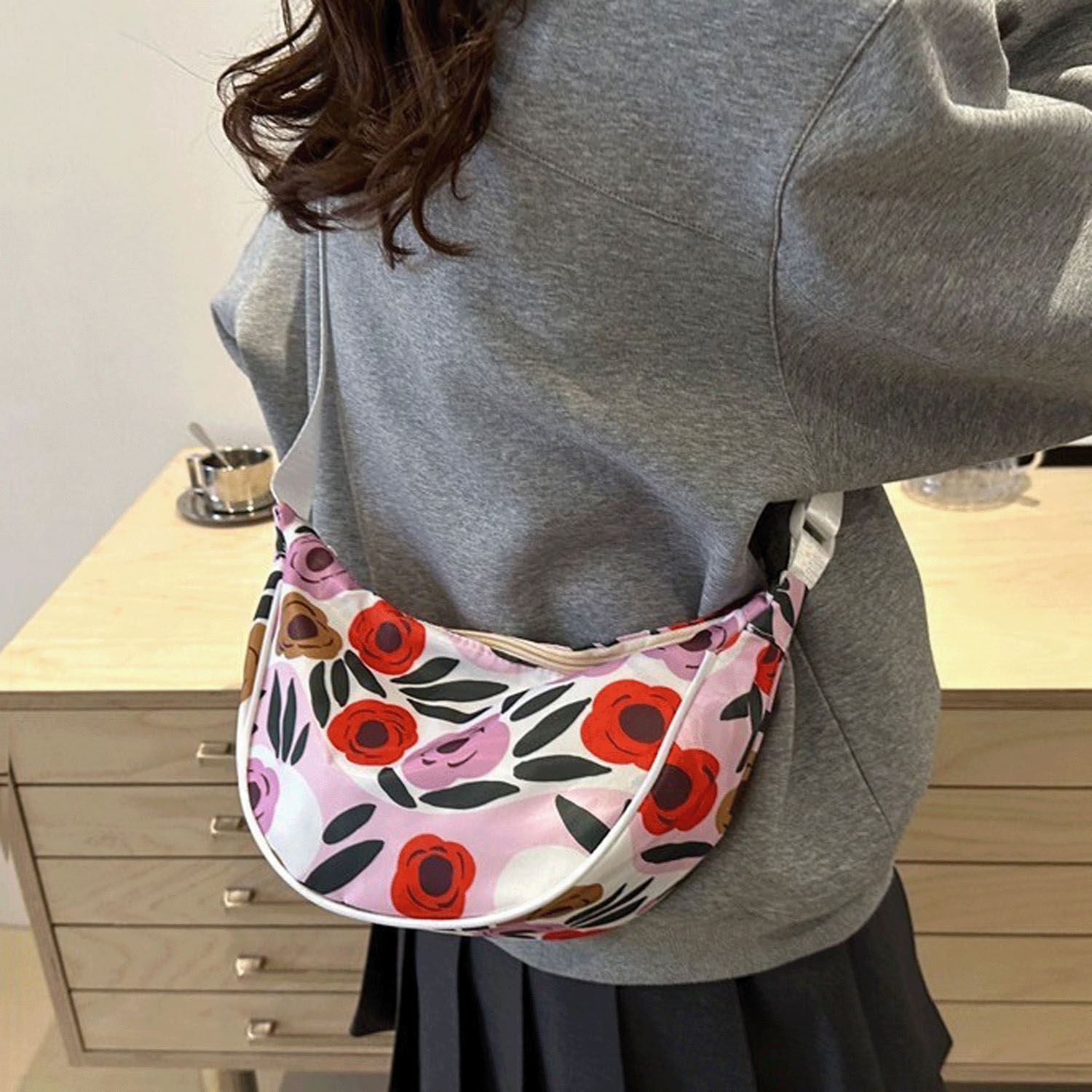 柄ものハーフムーン型ショルダーバッグ - 画像2