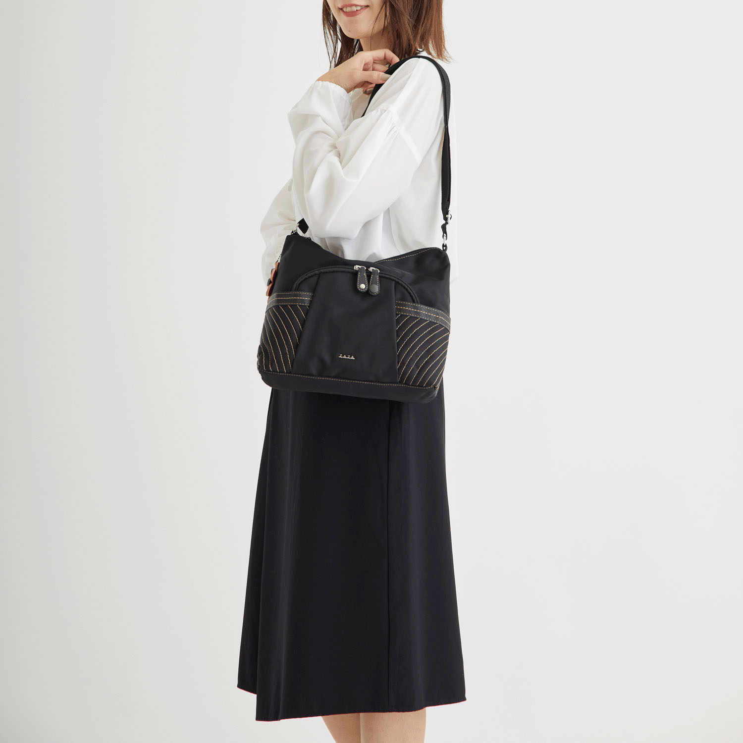 ナイロンステッチショルダーバッグ