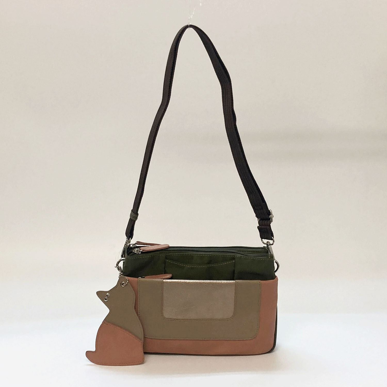 猫チャーム付きショルダーバッグ - 画像10