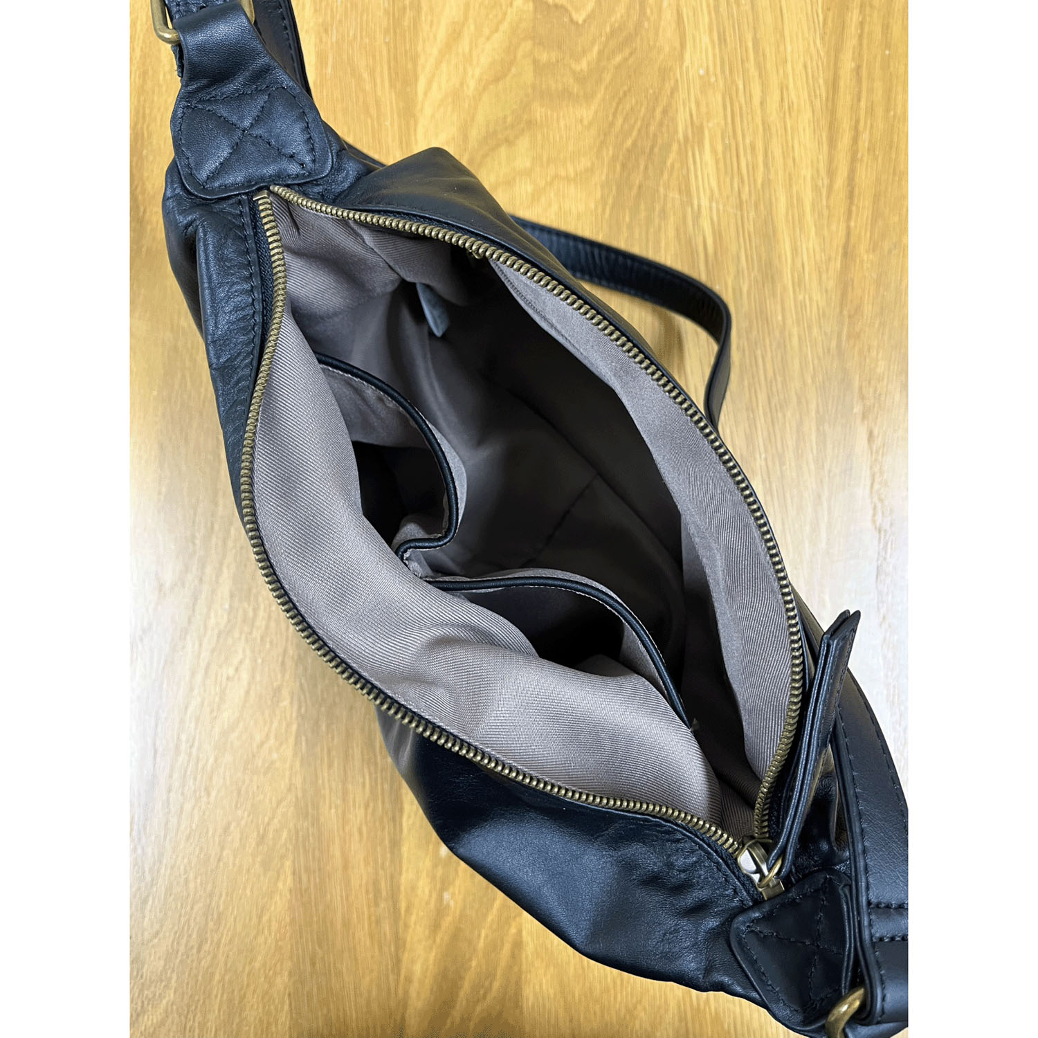 ONE PAIRED（ワンペアード） 牛革撥水ショルダーバッグ - 画像6