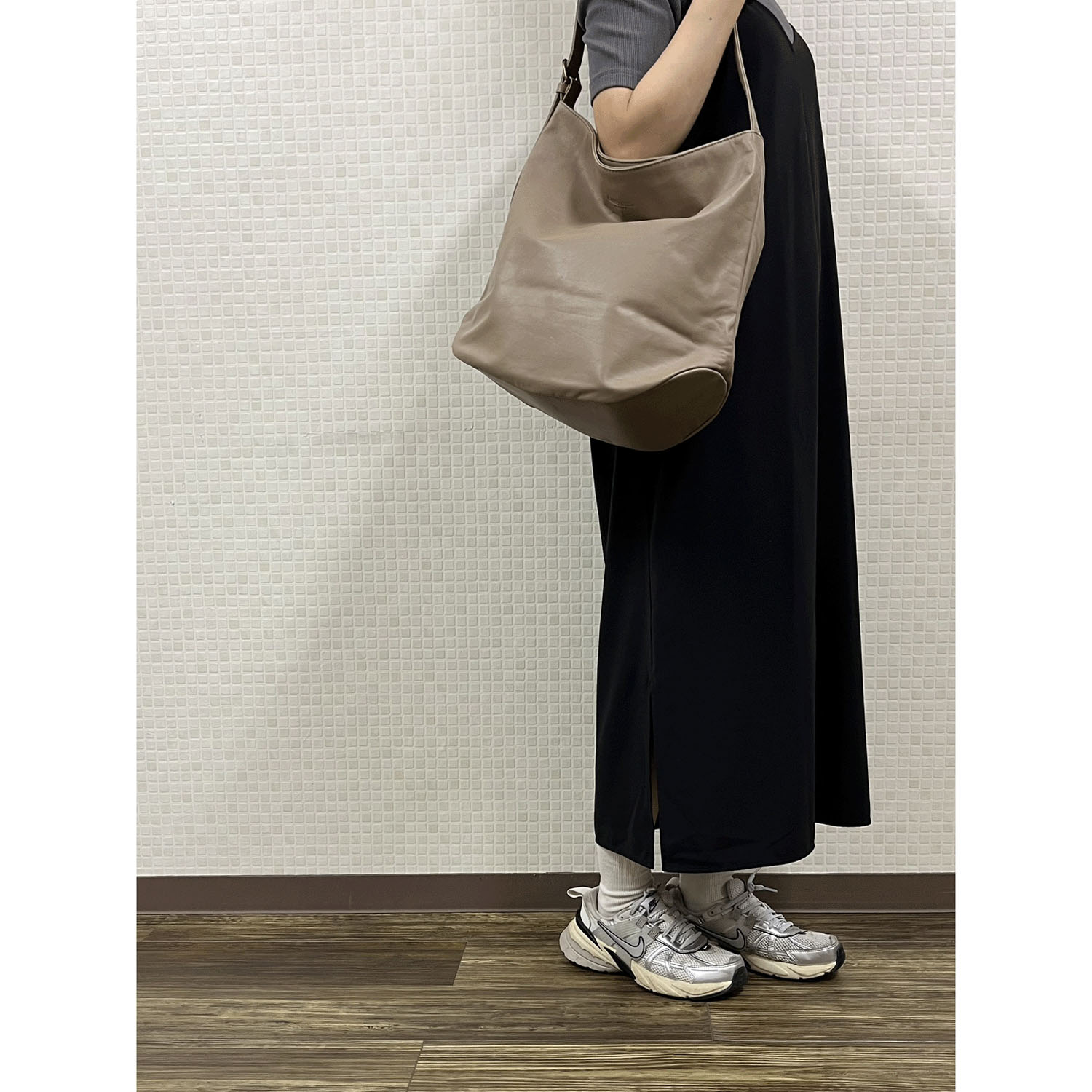 ONE PAIRED（ワンペアード） 牛革撥水ビッグワンショルダーバッグ - 画像1