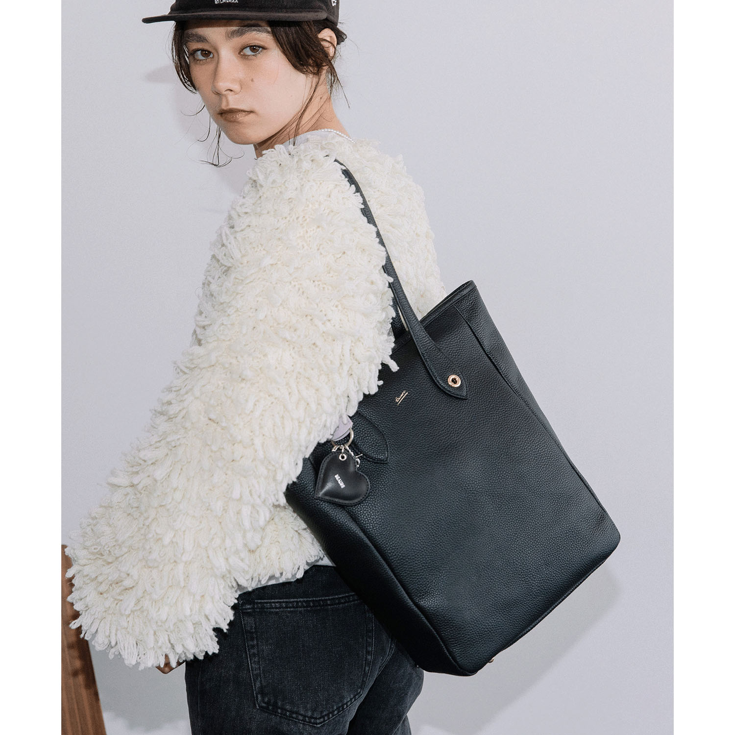 BEAURE レザーA4トートバッグ - 画像1