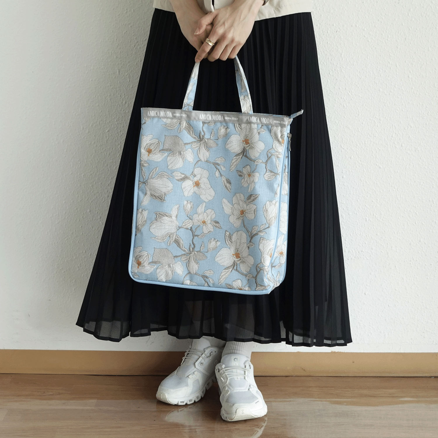 ホワイトフラワー柄 A4拡張縦型バッグ