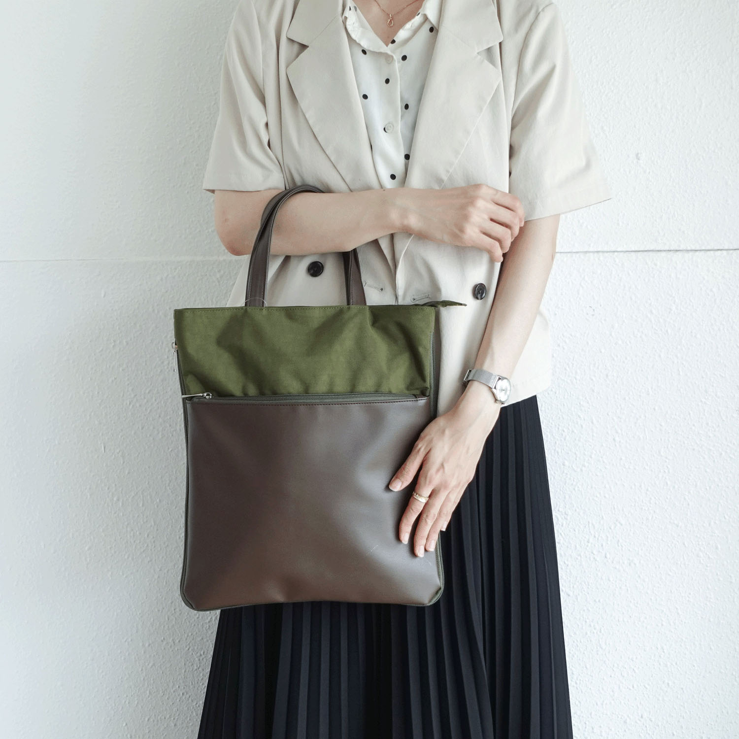 【エトワール別注色】プレーンA4拡張縦型バッグ - 画像2