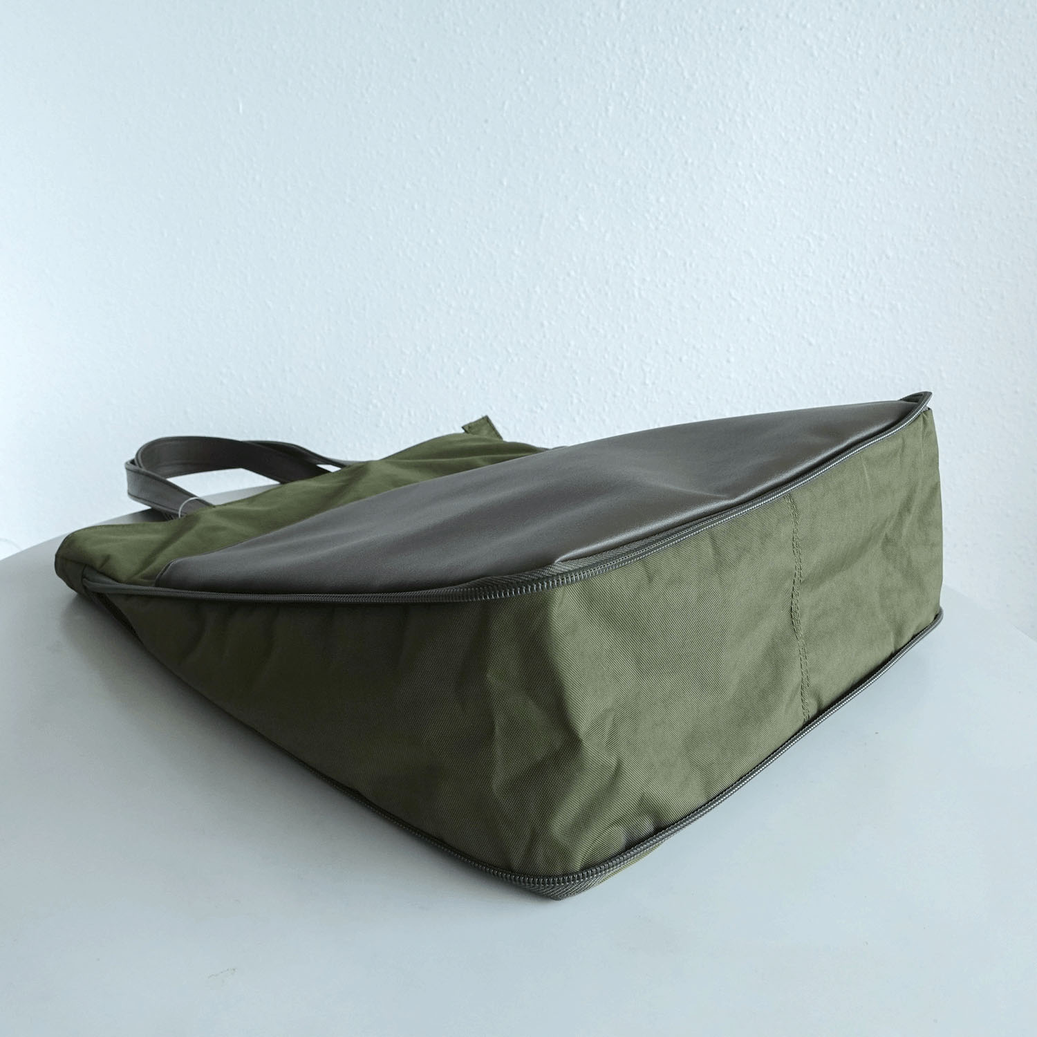 【エトワール別注色】プレーンA4拡張縦型バッグ - 画像7