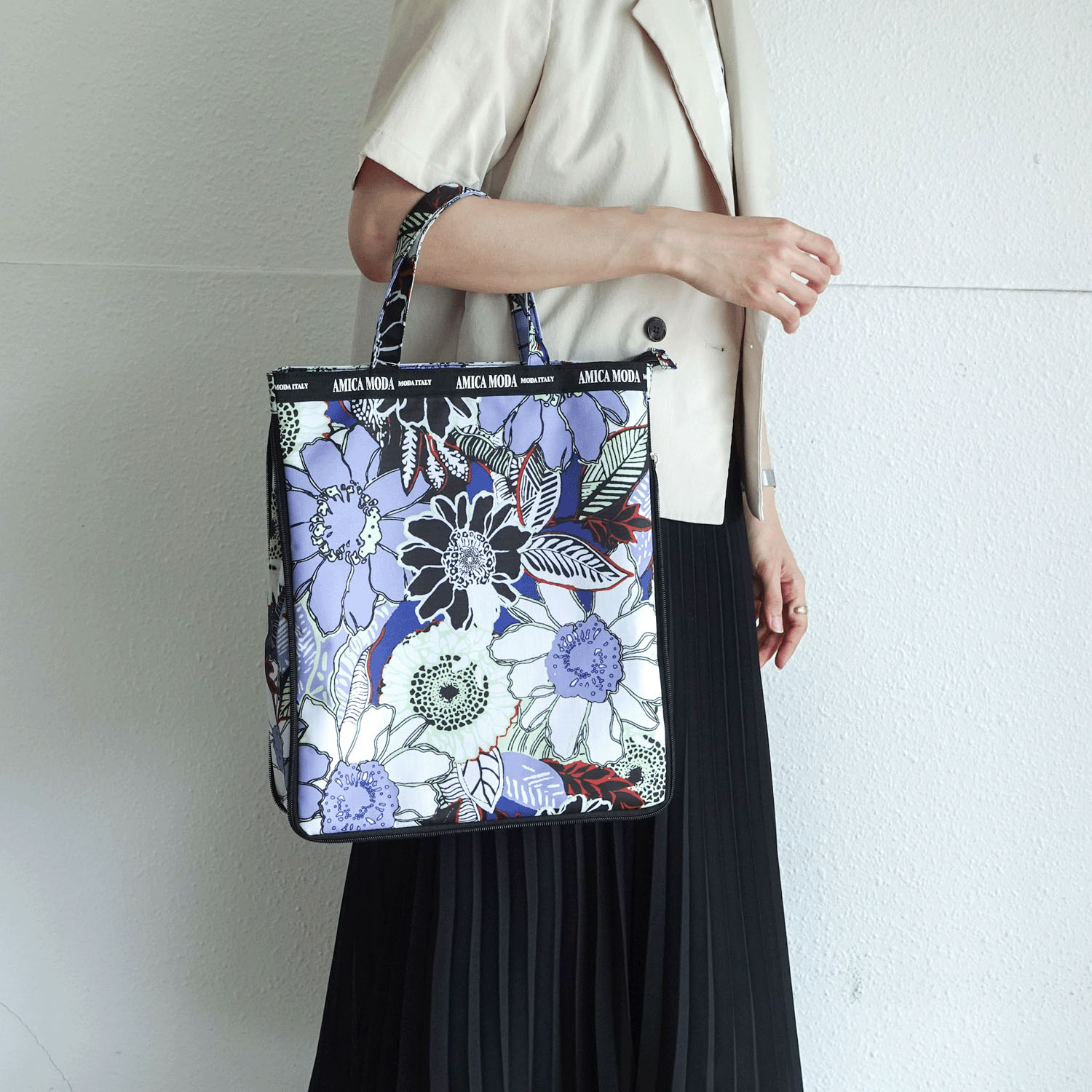 モダンフラワー柄 A4拡張縦型バッグ - 画像1